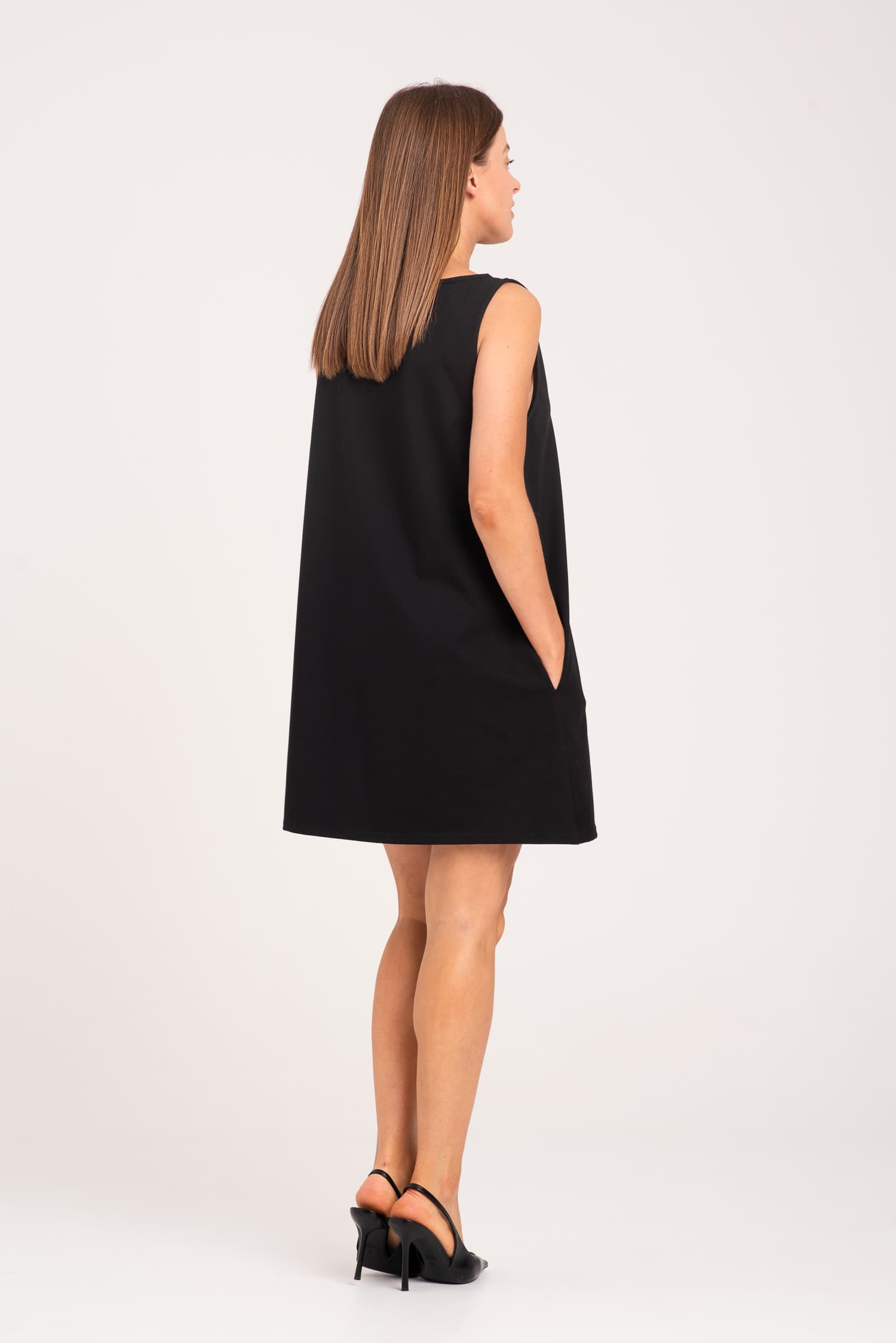 Czarna klasyczna sukienka bez rękawów Zelda - widok 2