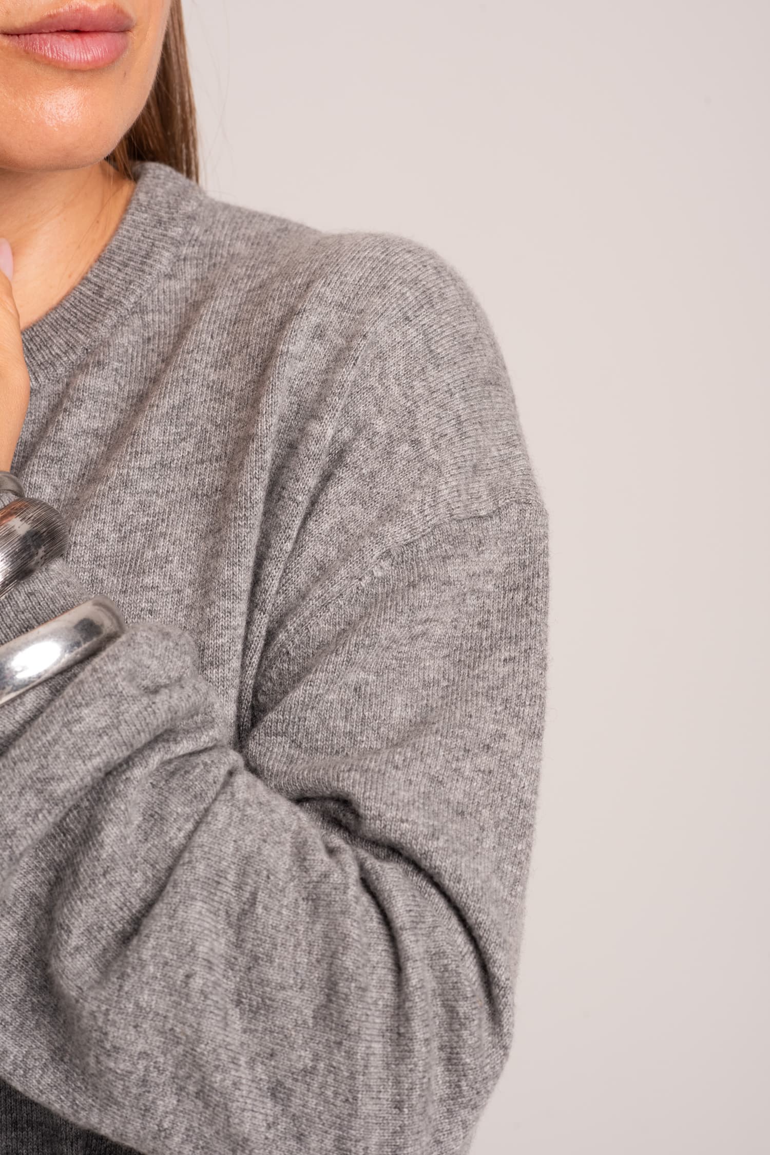 Szary klasyczny sweter damski Agatha — zdjęcie 6
