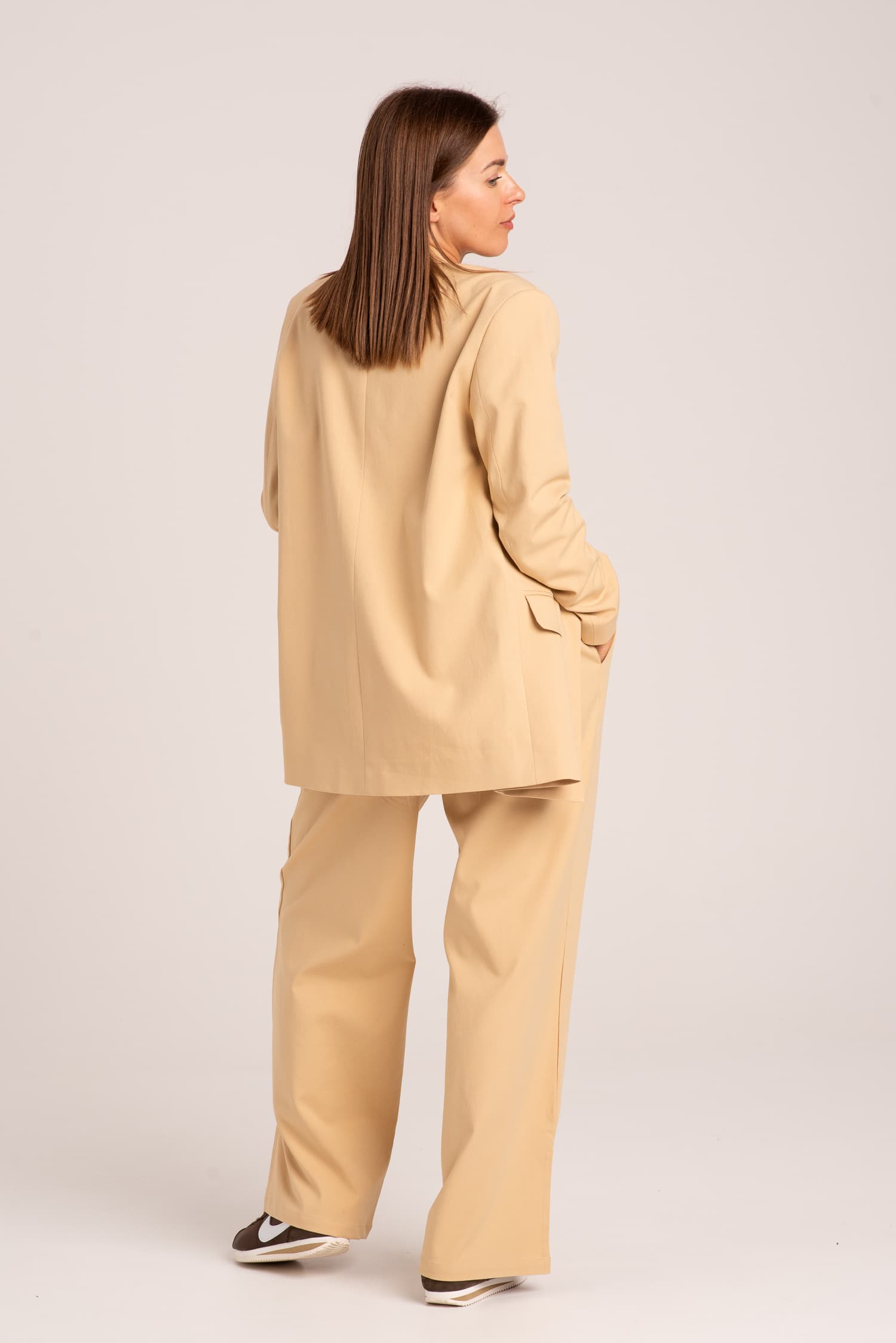 Żółty garnitur z szerokimi spodniami Mia — zdjęcie 7