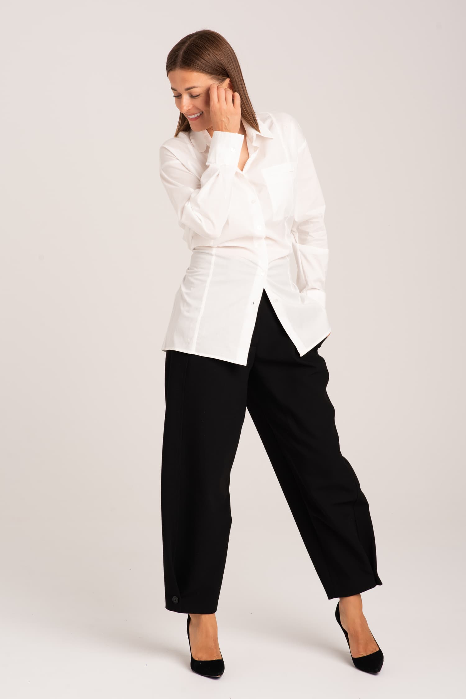 Biała koszula bawełniana z wiązaniem Charlotte — zdjęcie 1