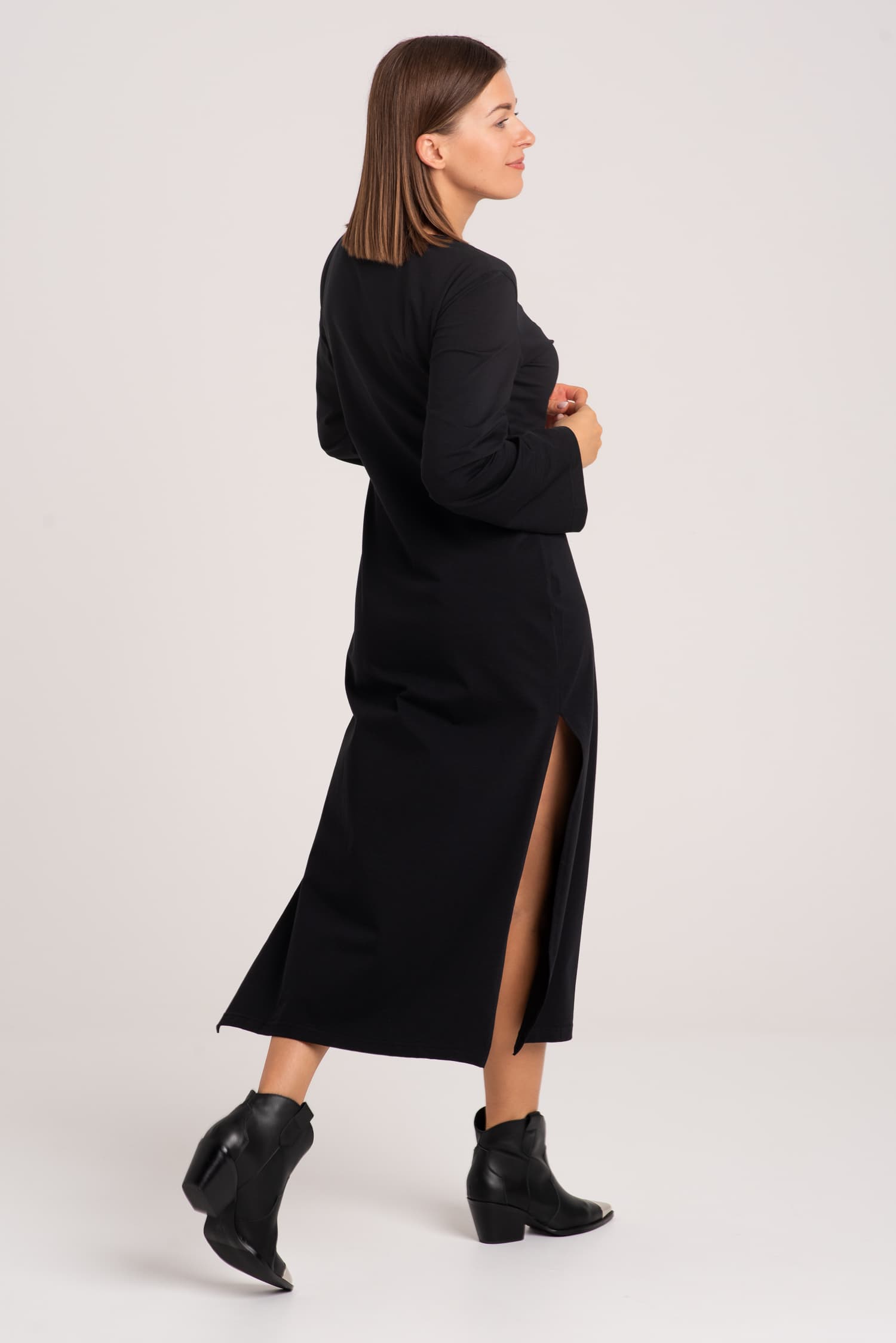 Schwarzes langes T-Shirt-Kleid mit Schlitz AVERY — Foto 5