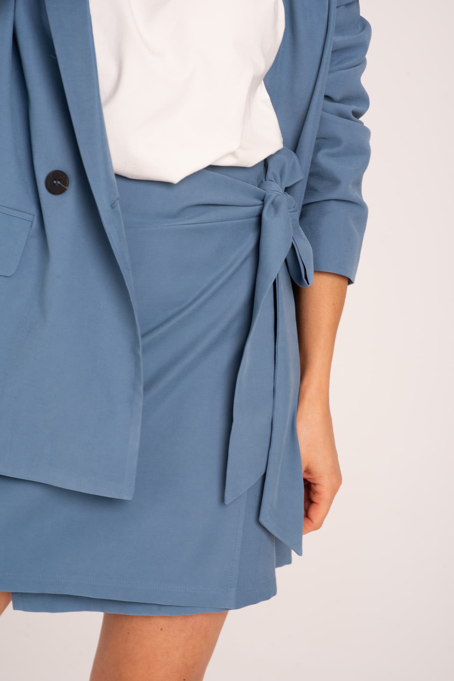 Niebieska spódnica zakładana Muriel — zdjęcie 9