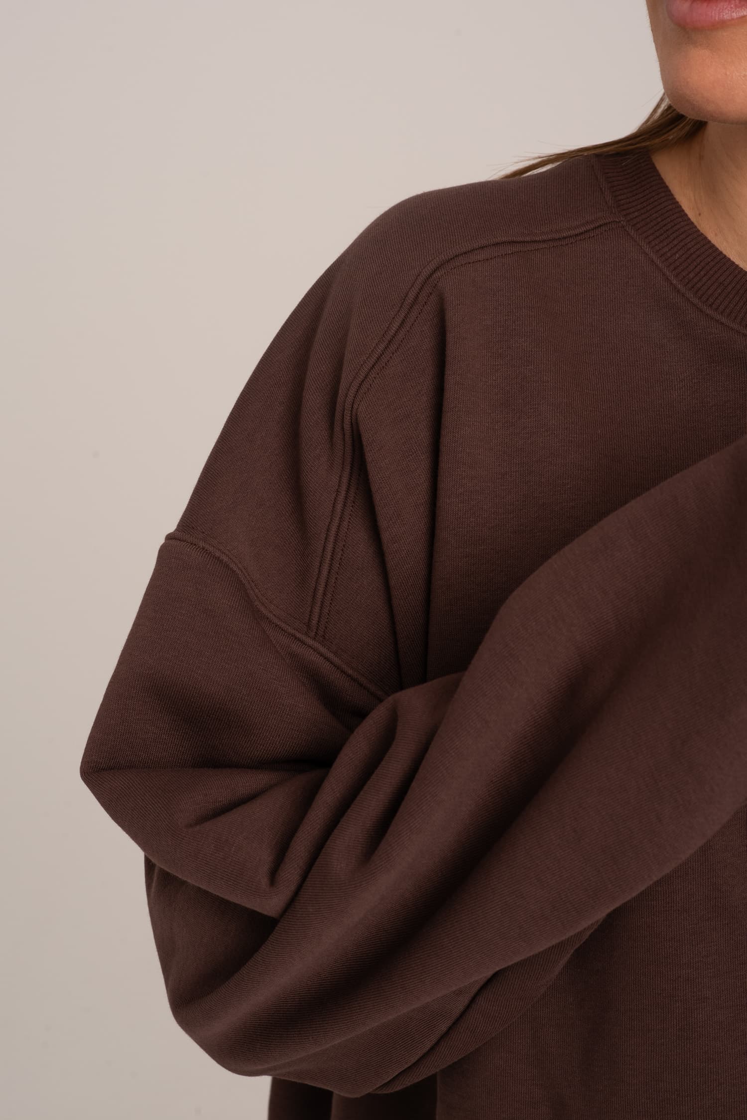 Czekoladowa bluza dresowa Nora — zdjęcie 5