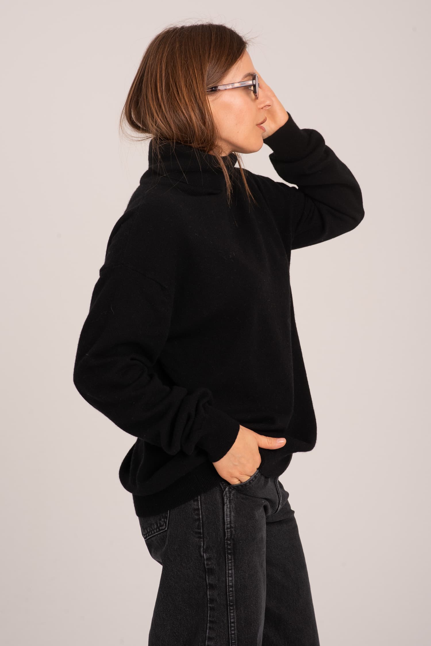 Czarny klasyczny golf damski Monica — zdjęcie 3