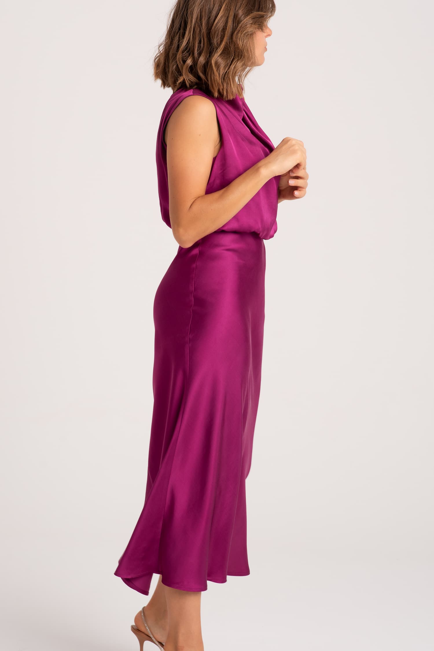 Satynowa sukienka Lena — zdjęcie 4