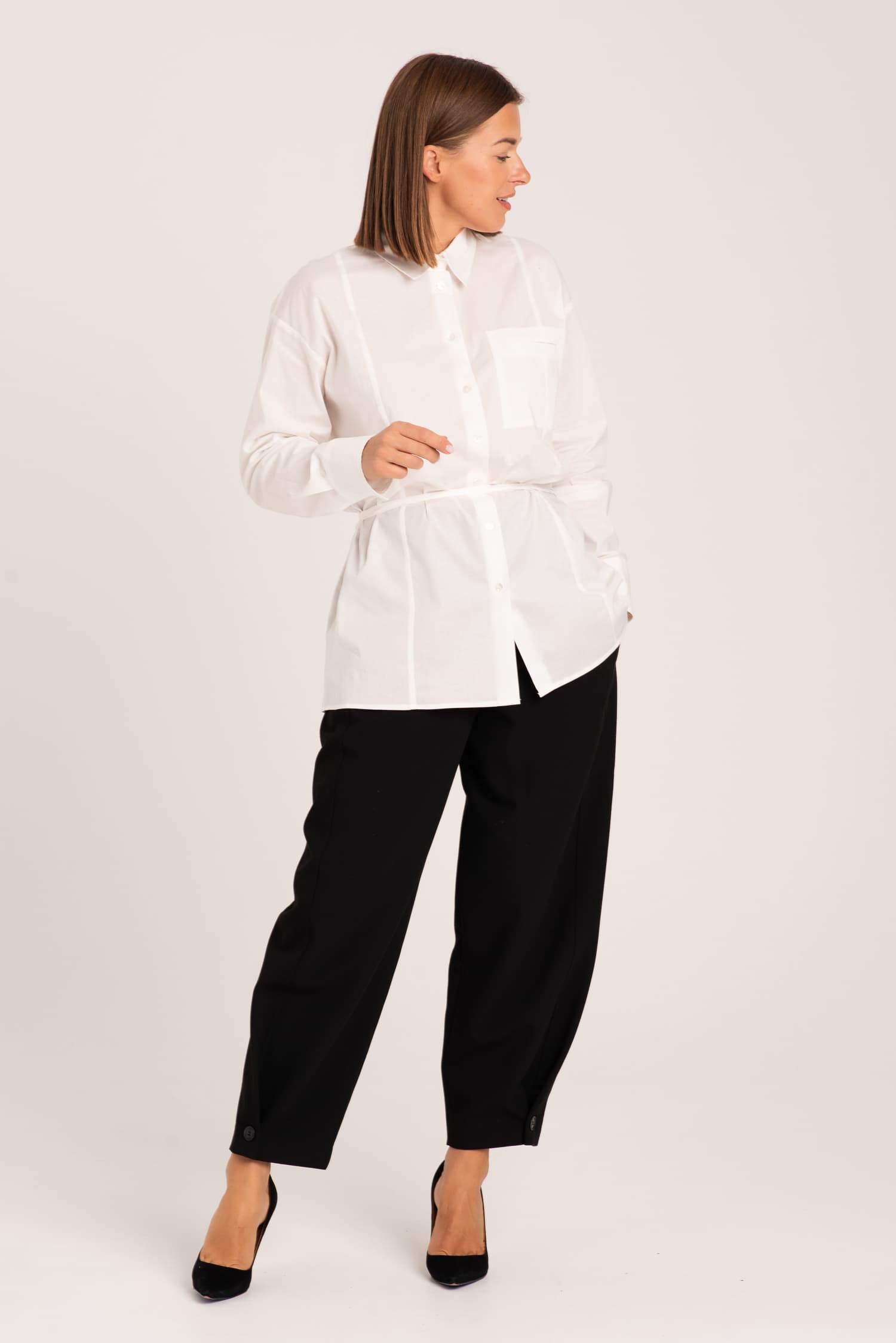 Biała koszula bawełniana z wiązaniem Charlotte — zdjęcie 4