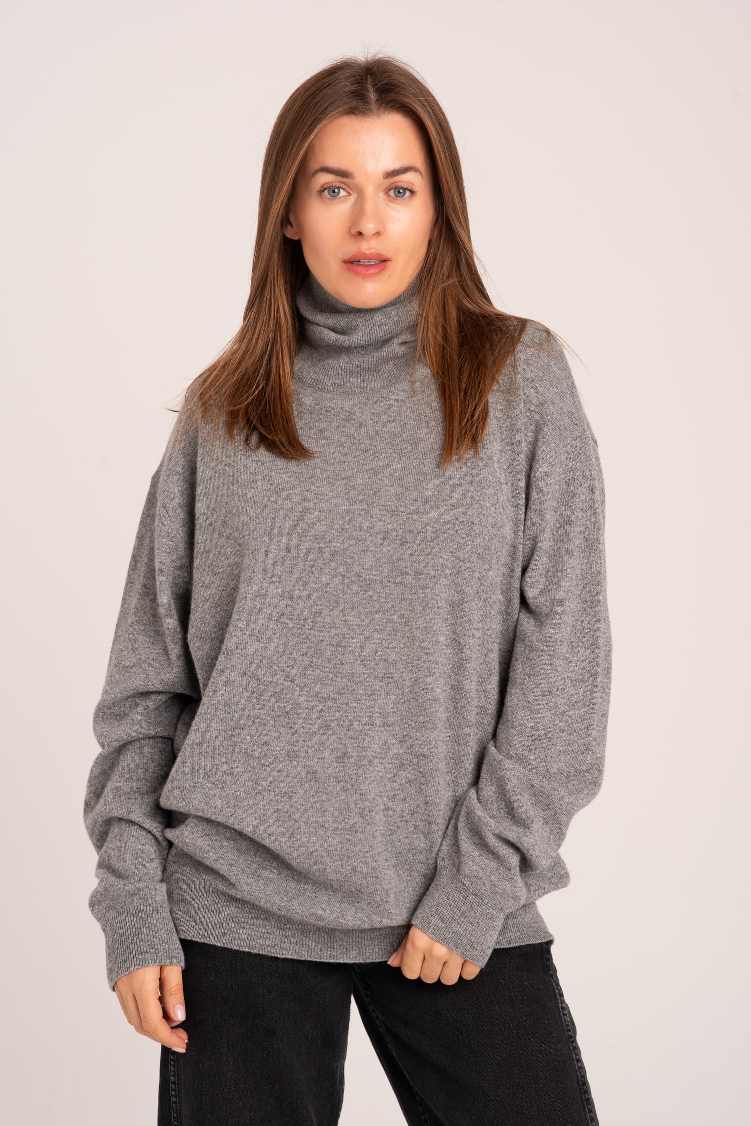 Szary klasyczny golf damski Monica — zdjęcie 1