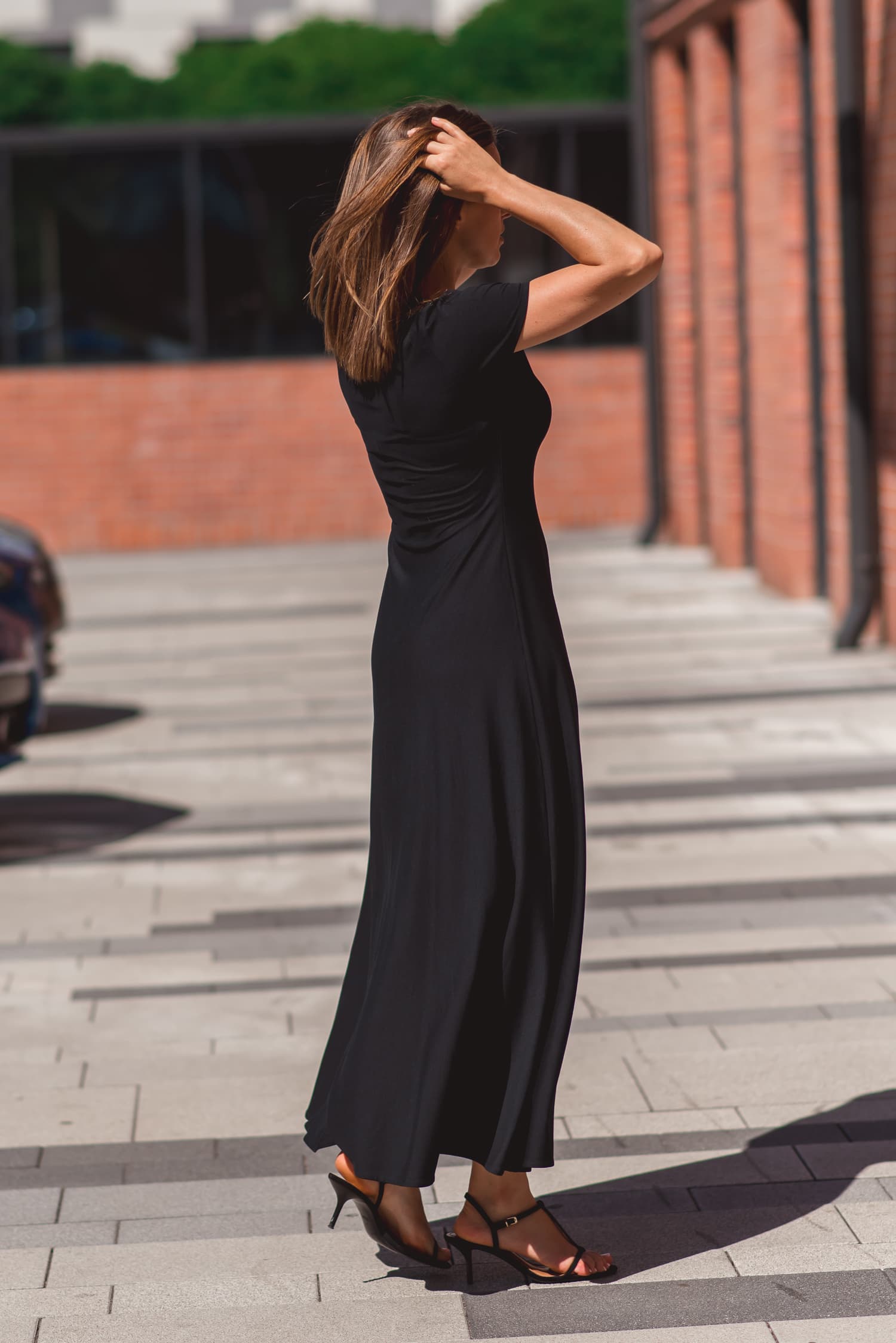 Czarna sukienka z krótkimi rękawami Antonia — zdjęcie 3