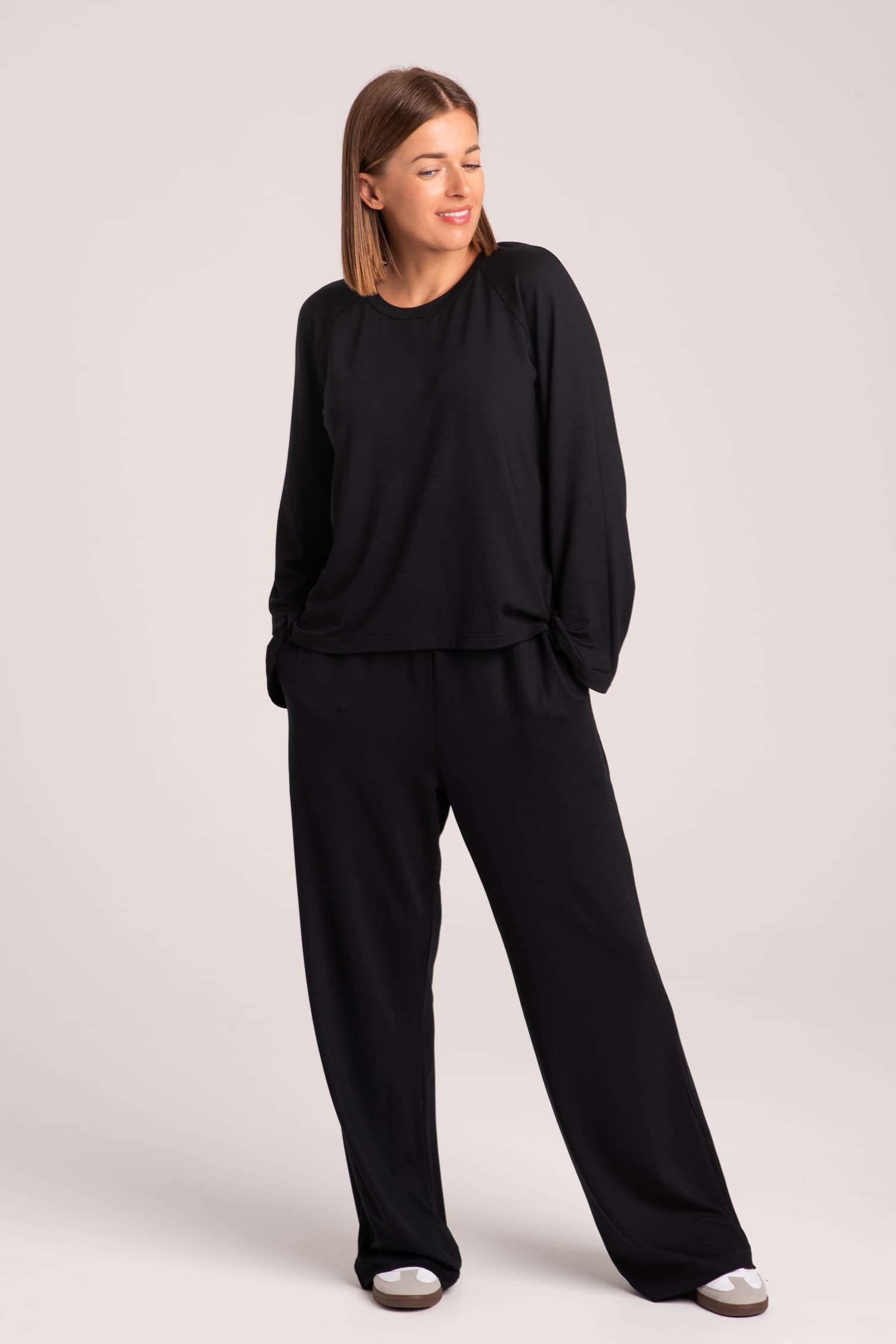 Czarny longsleeve oversize z dzianiny ROSE — zdjęcie 1