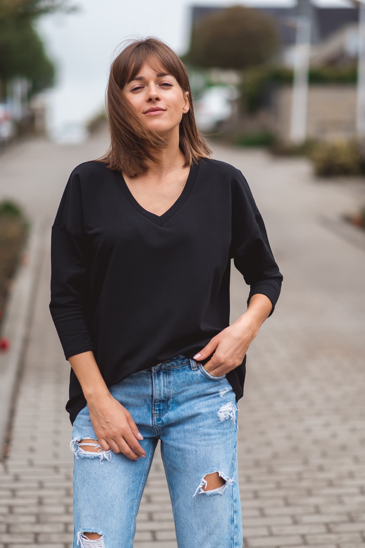 BASIC V Sweatshirt – Black — photo 2