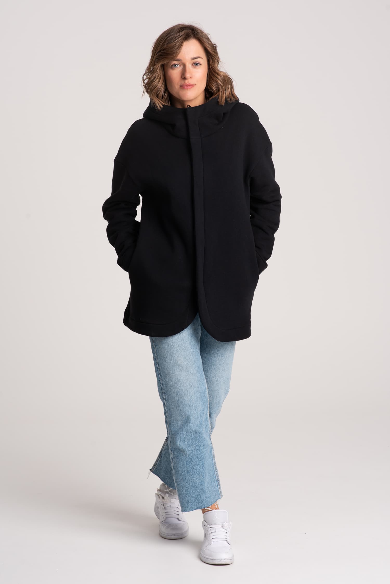 Schwarze Damen-Sweatjacke NA OKRĄGŁO — Foto 6
