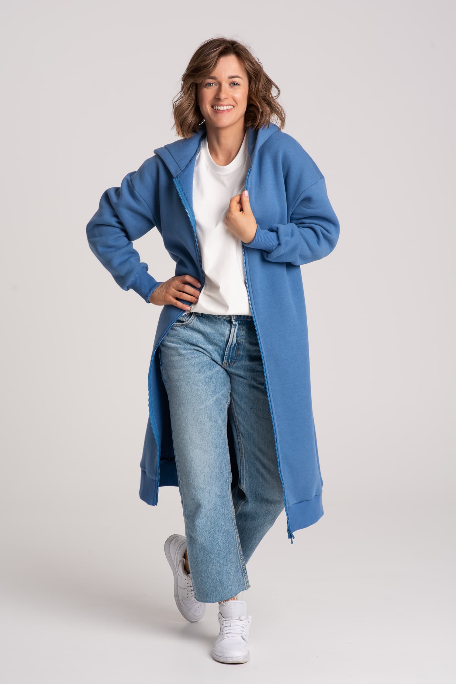 Blaue Hoodie-Jacke mit Reißverschluss LANGE GESCHICHTE — Foto 3