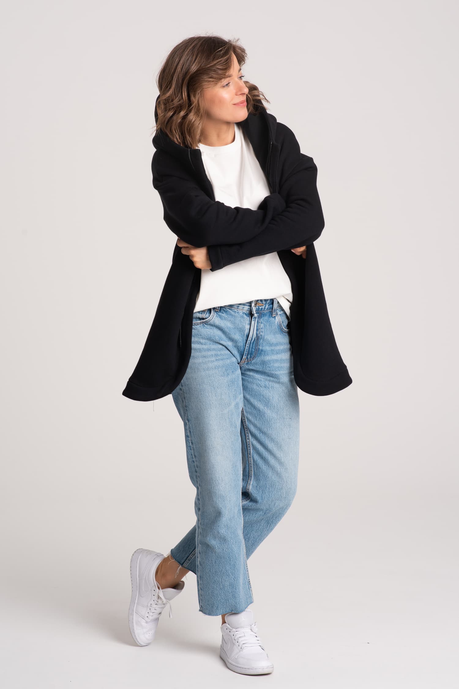 Schwarze Damen-Sweatjacke NA OKRĄGŁO — Foto 5