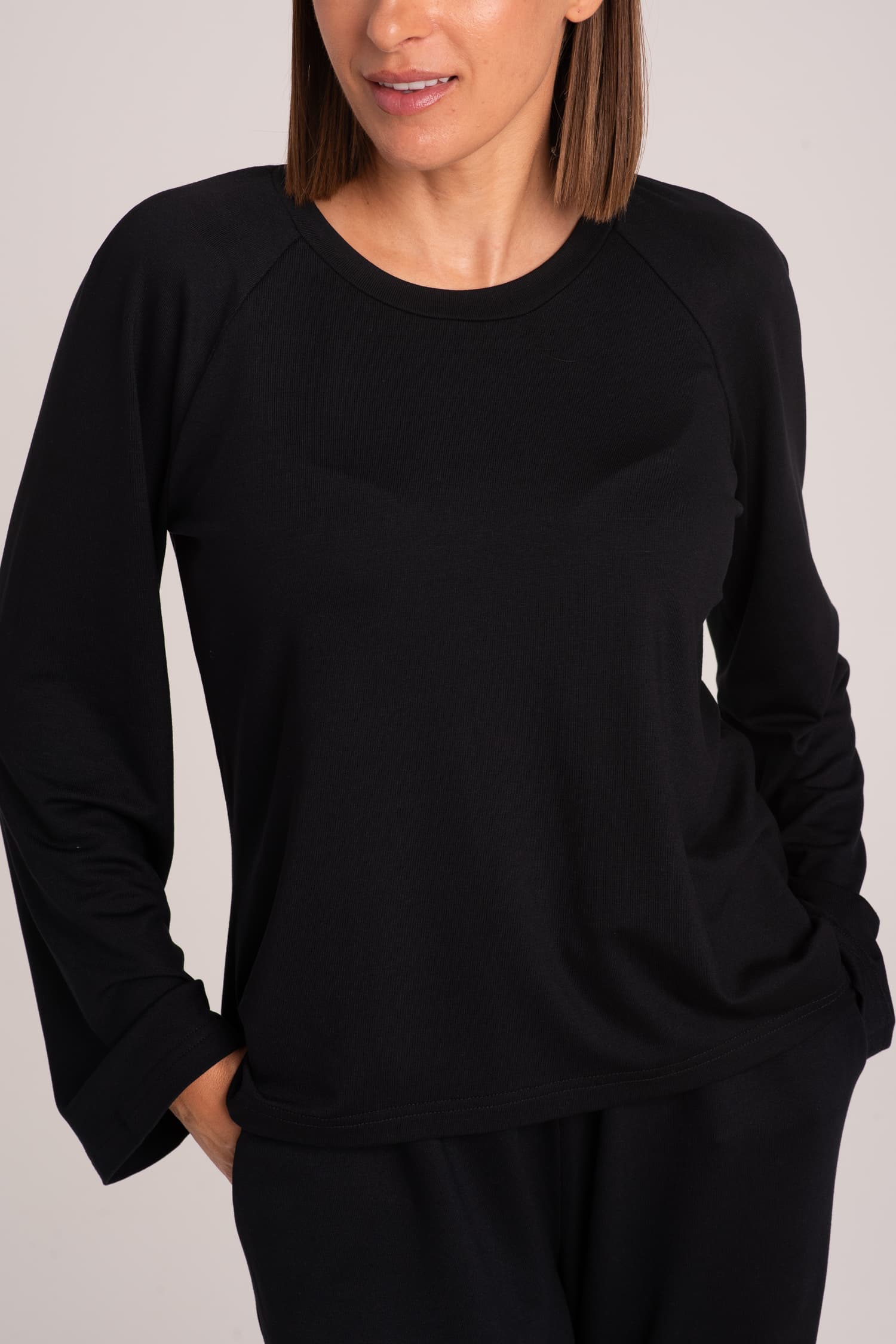 Czarny longsleeve oversize z dzianiny ROSE — zdjęcie 2