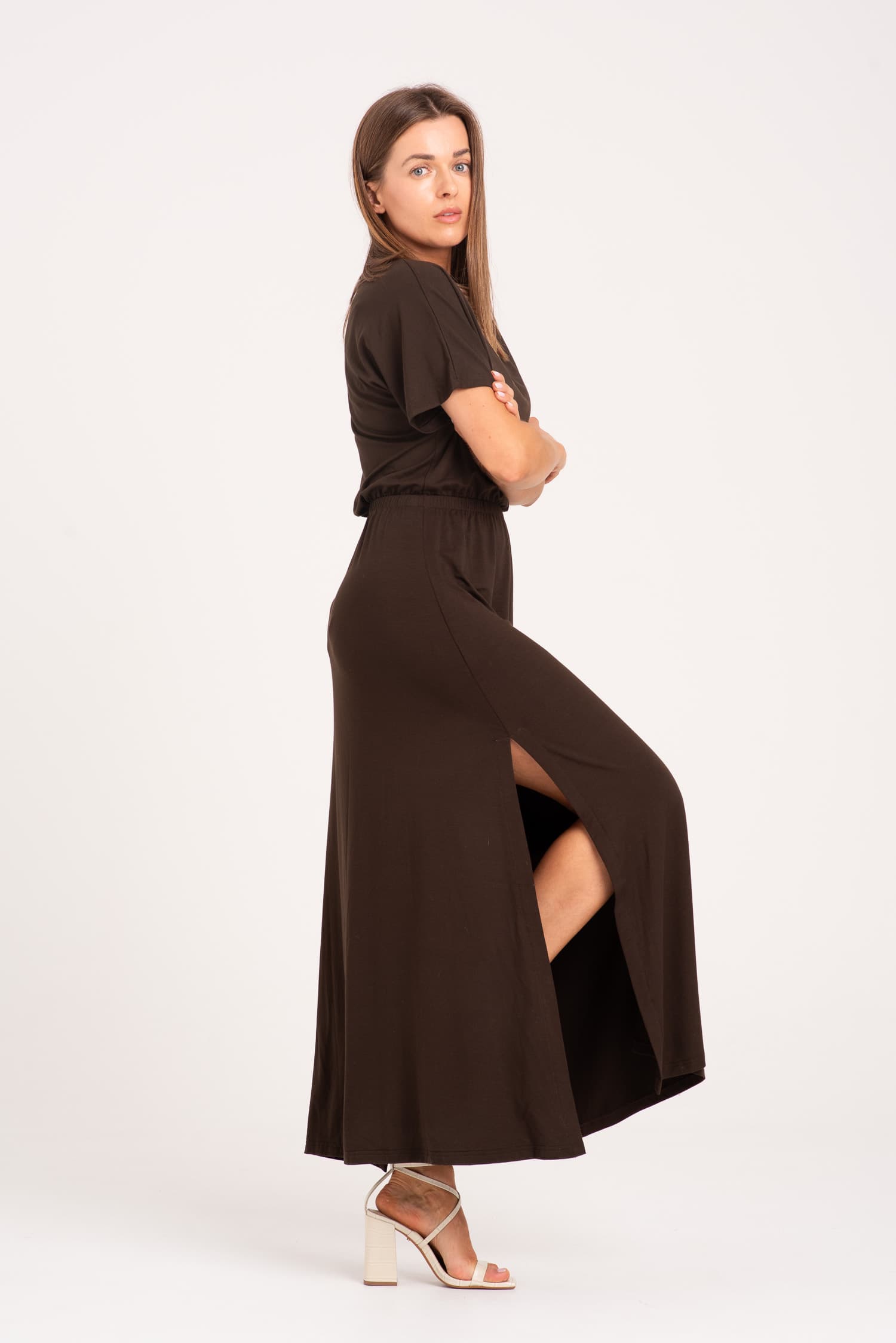 Brązowa długa sukienka z modalu Collet