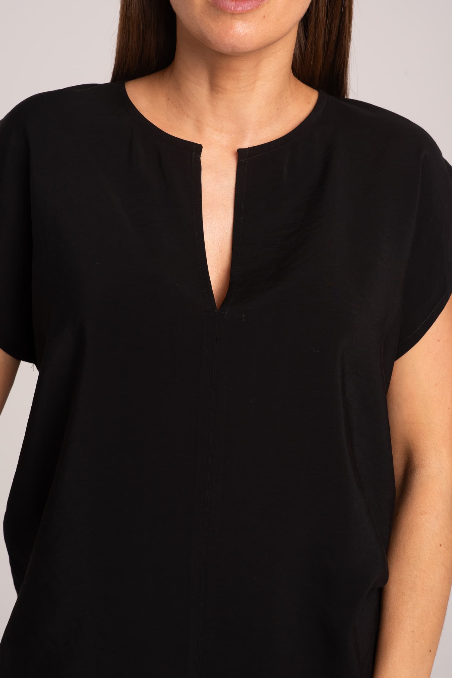 Czarna bluzka damska z wiskozy z krótkim rękawem Harmony - zdjęcie 3