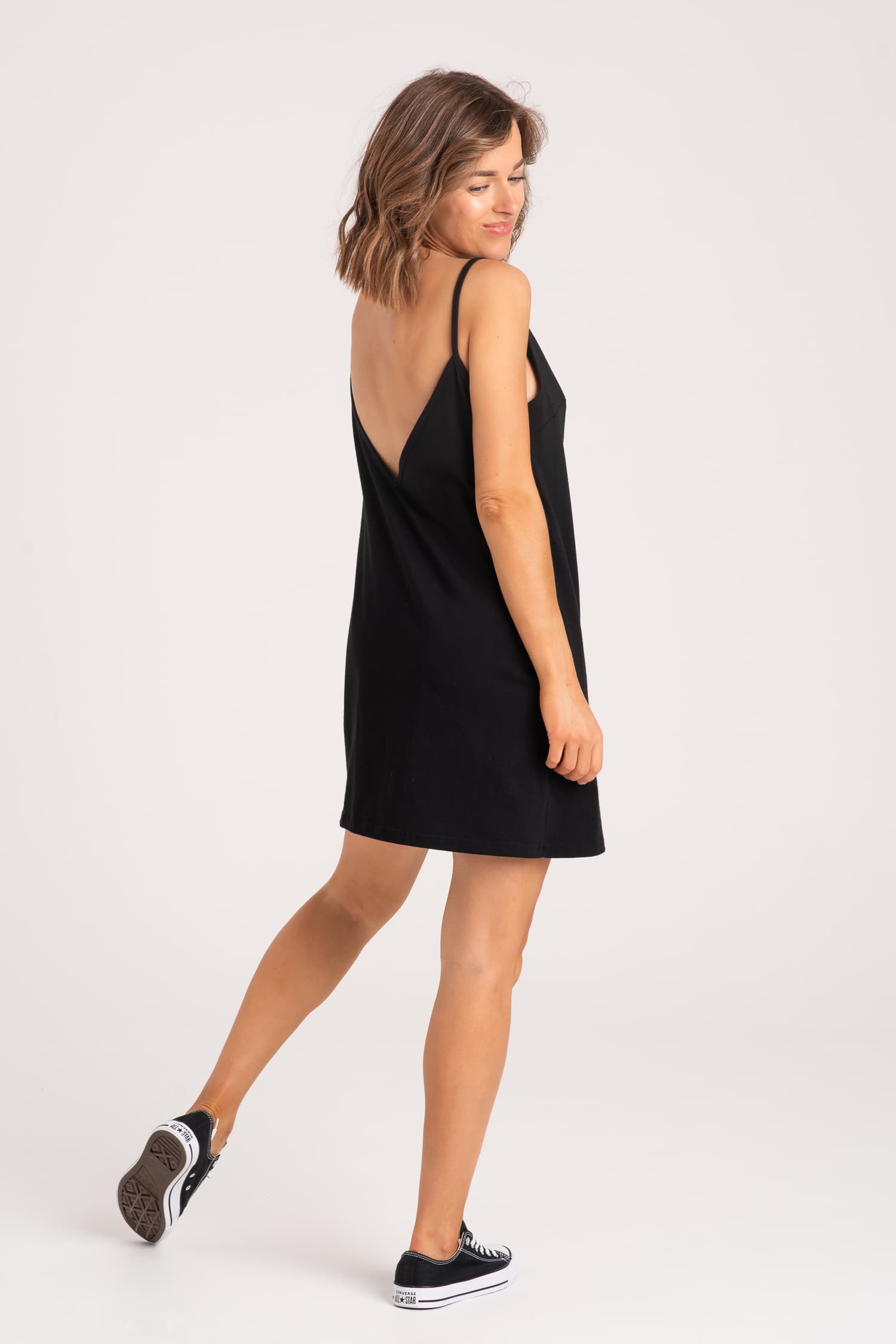 Czarna sukienka z odkrytymi plecami Aria - widok 2