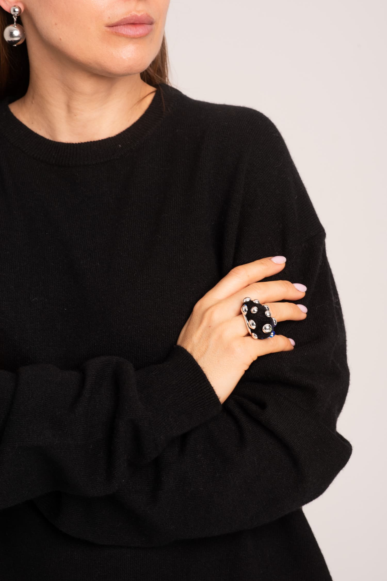 Czarny klasyczny sweter damski Agatha - zdjęcie 4