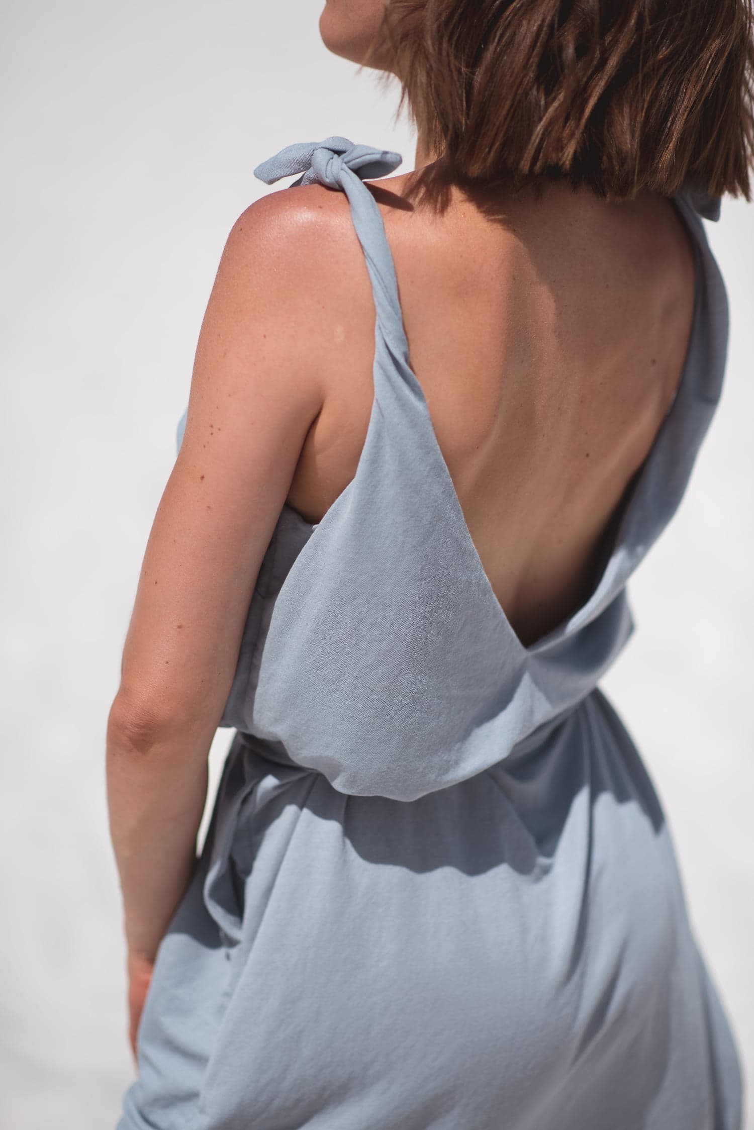 Letnia sukienka SAMAR – szara - zdjęcie 4