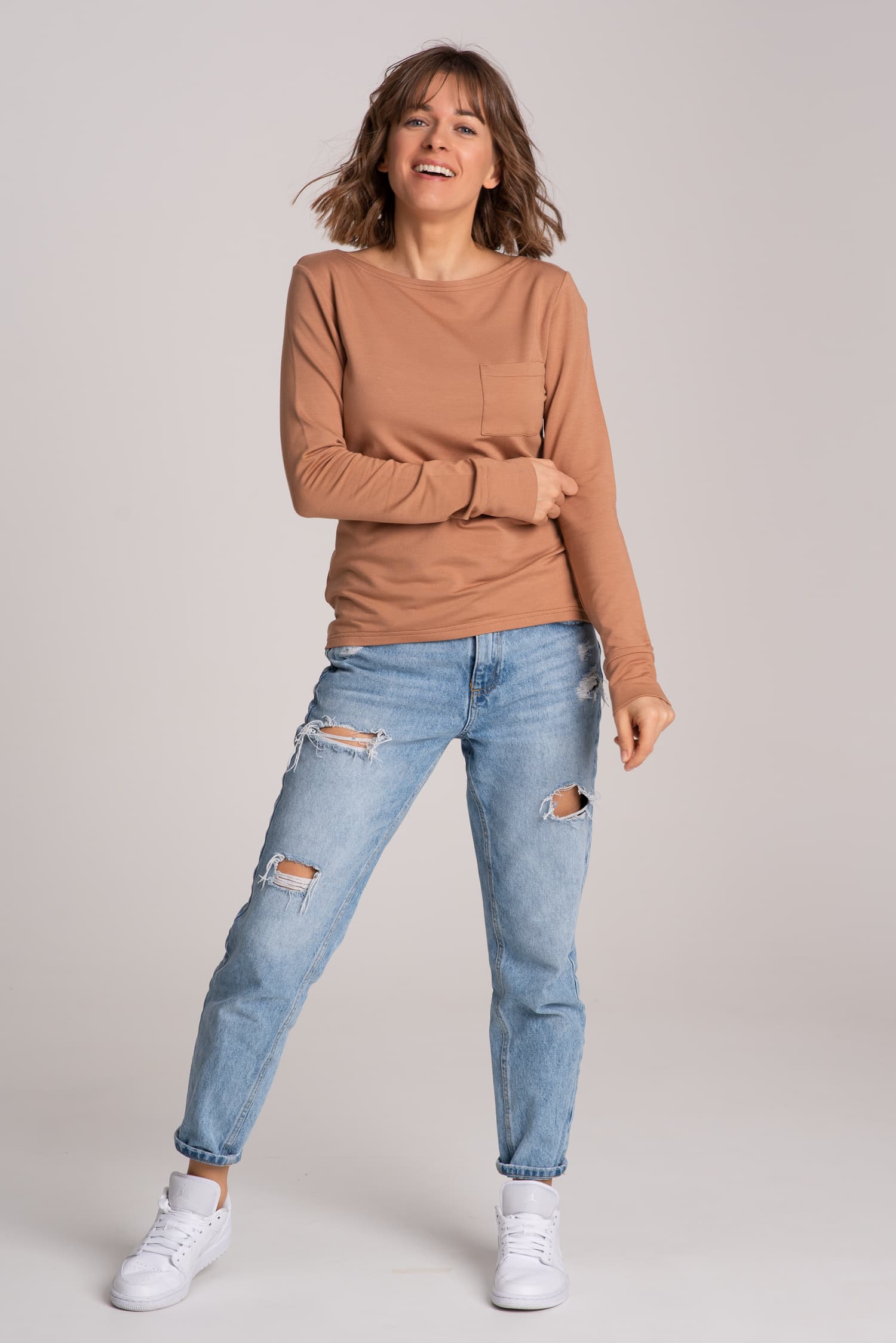 Longsleeve z kieszonką BASIC – camel - widok 2