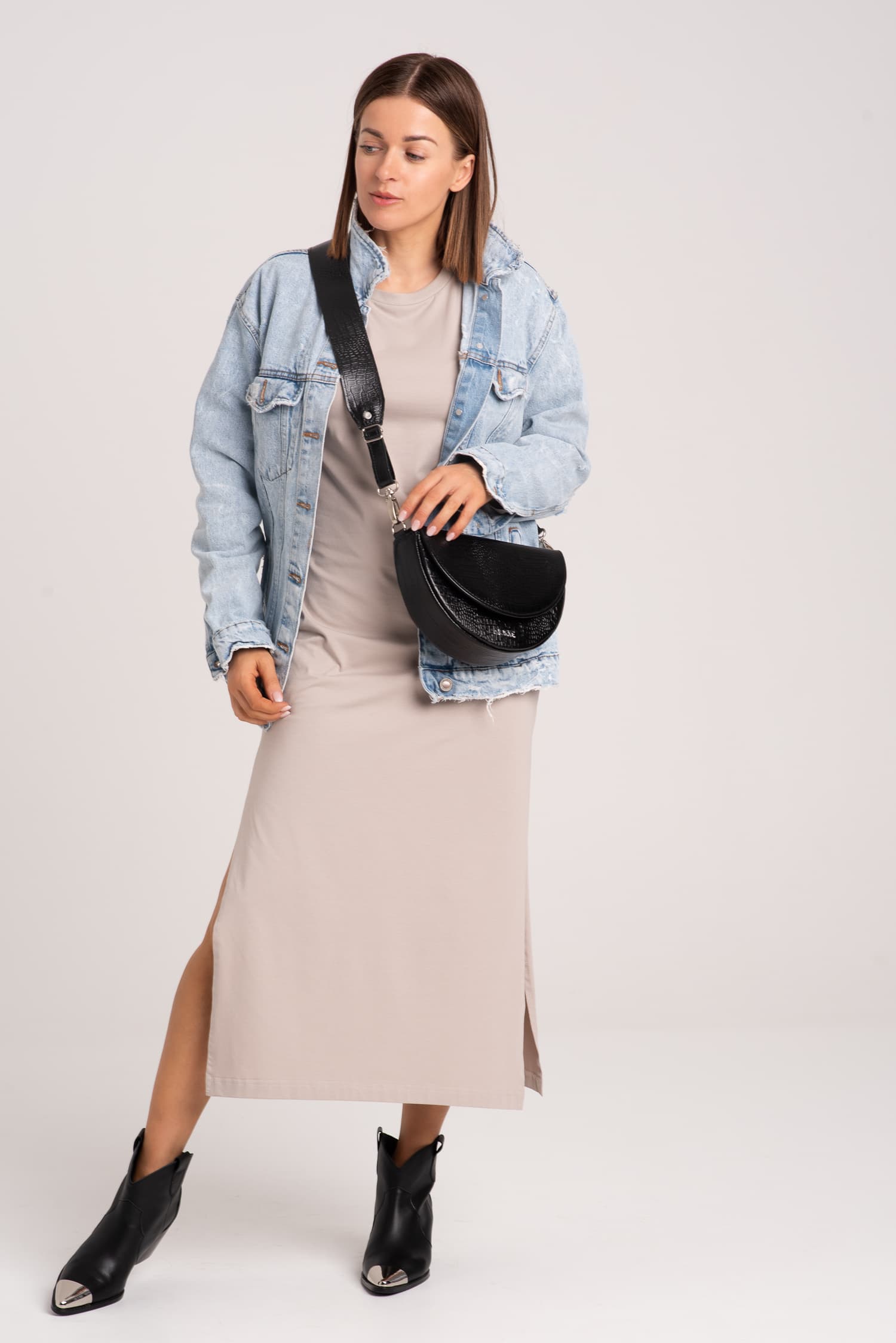 Długa sukienka t-shirtowa z rozcięciem AVERY - zdjęcie 15