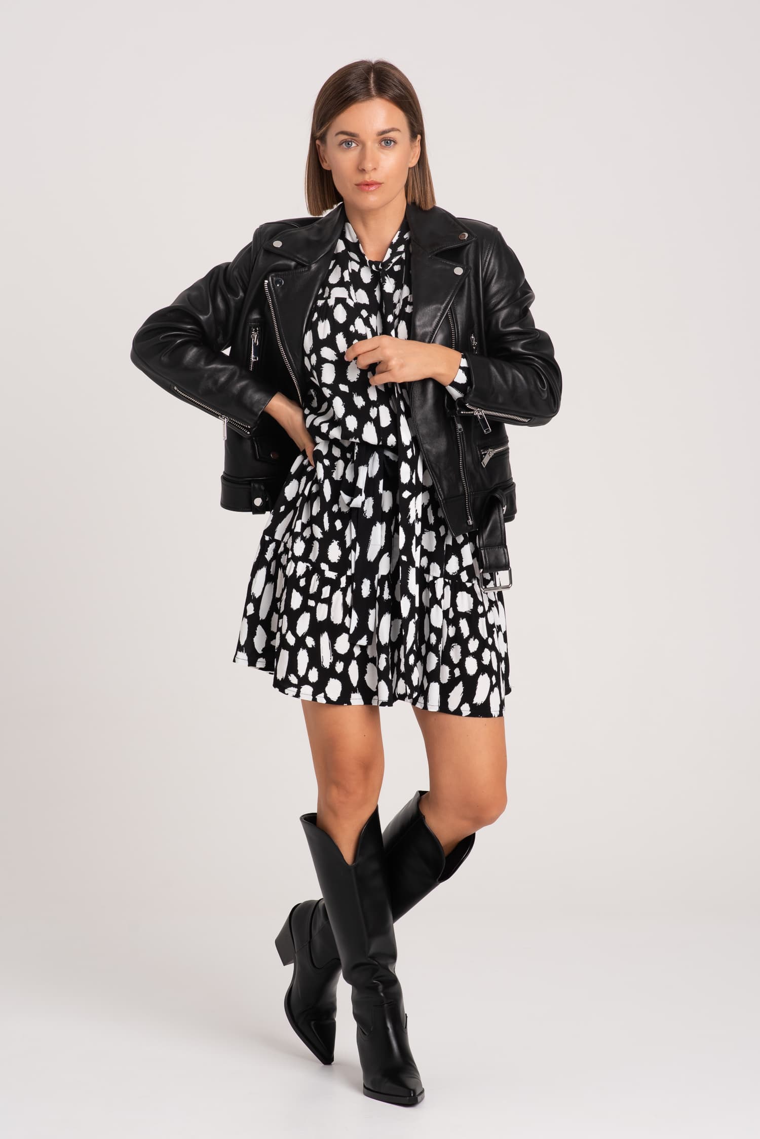 Czarno - biała sukienka z wiskozy AVA - zdjęcie 5