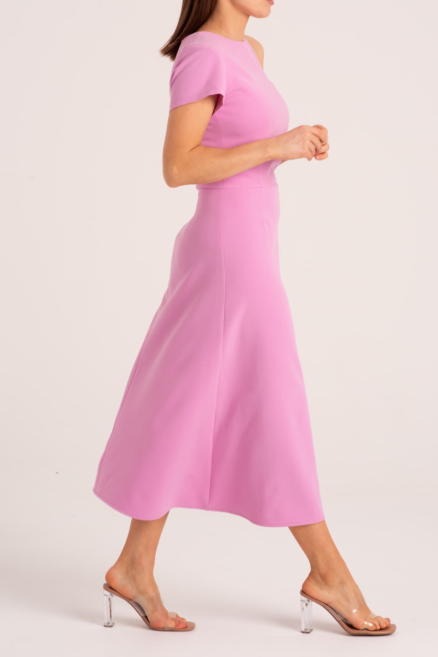 Różowa asymetryczna sukienka midi Imperia - zdjęcie 4