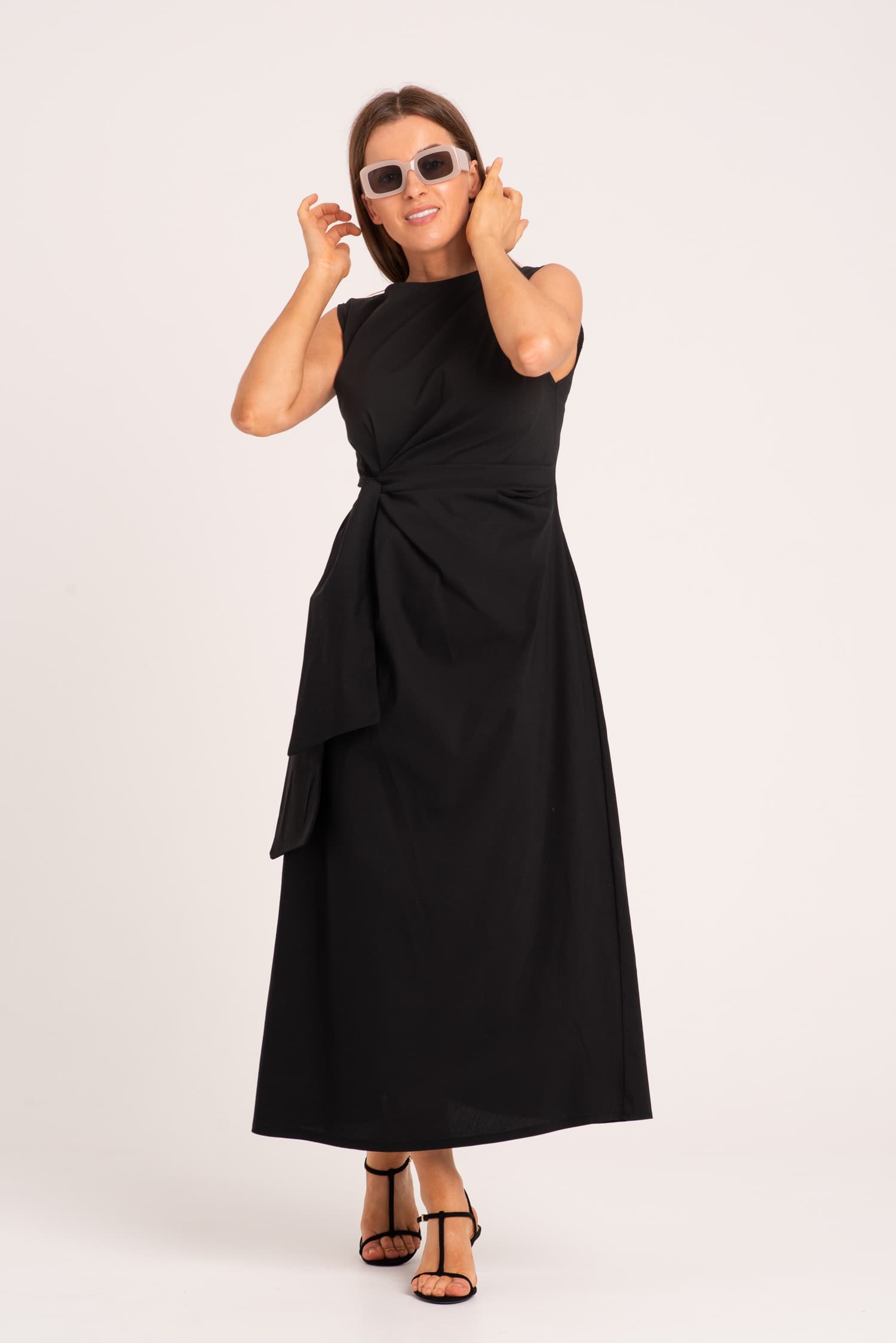 Czarna letnia sukienka midi bez rękawów Alba