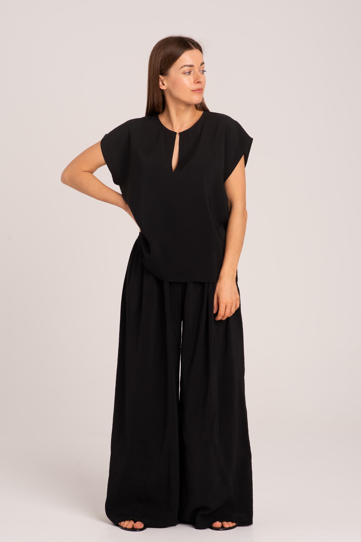 Czarna bluzka damska z wiskozy z krótkim rękawem Harmony - zdjęcie 4