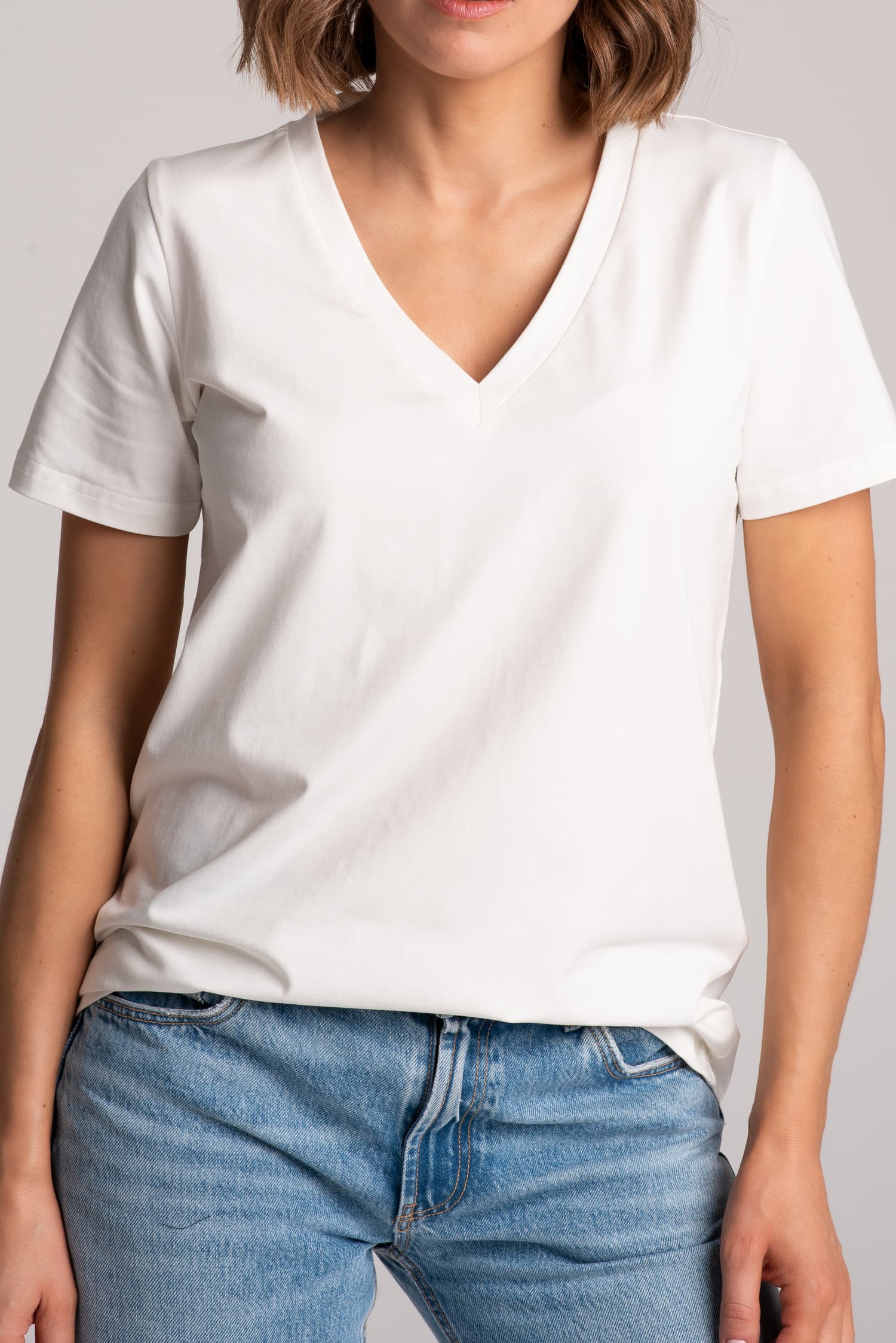 T-shirt BASIC V Biały - zdjęcie 4