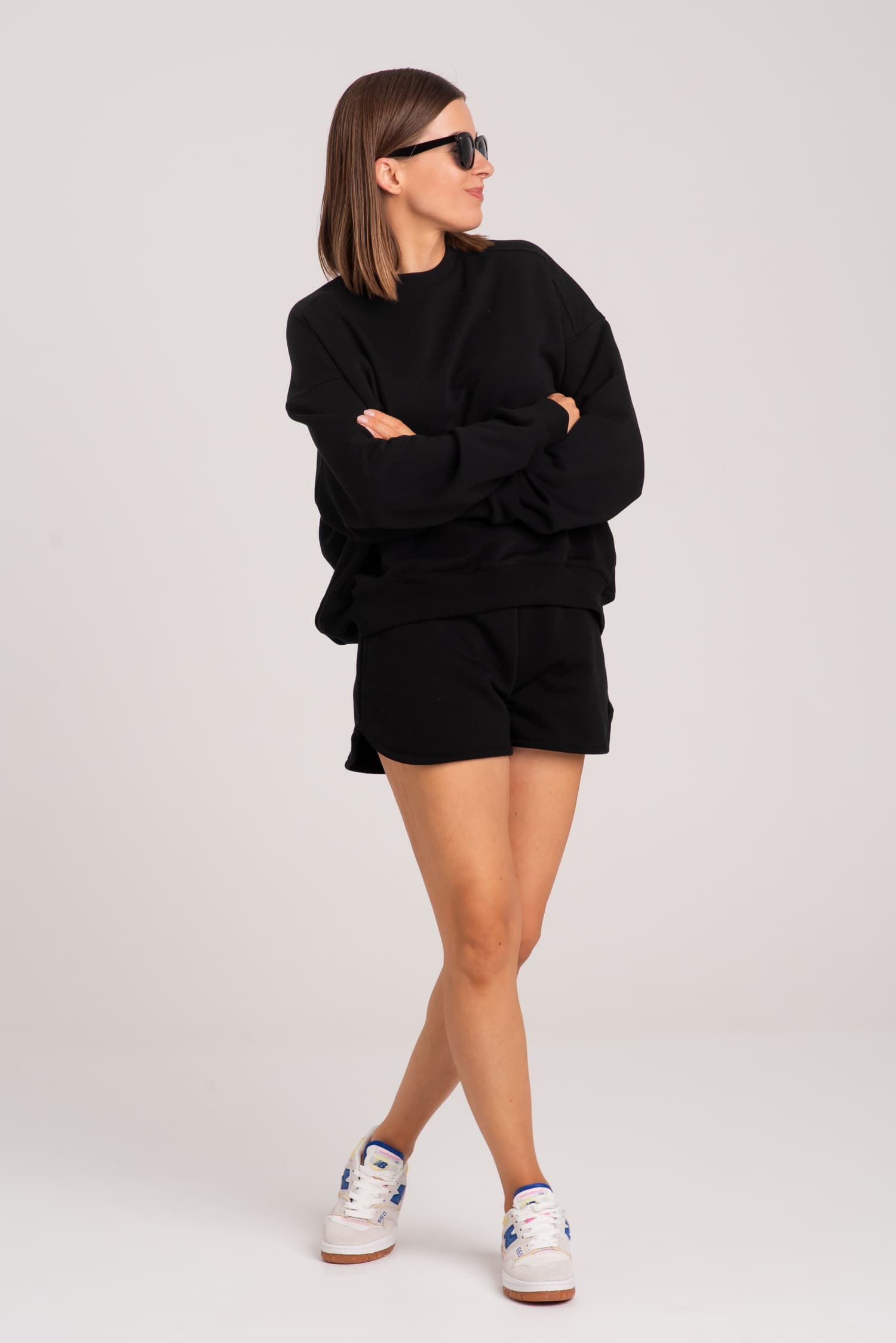 Czarne spodenki dresowe z szeroką gumą NORA