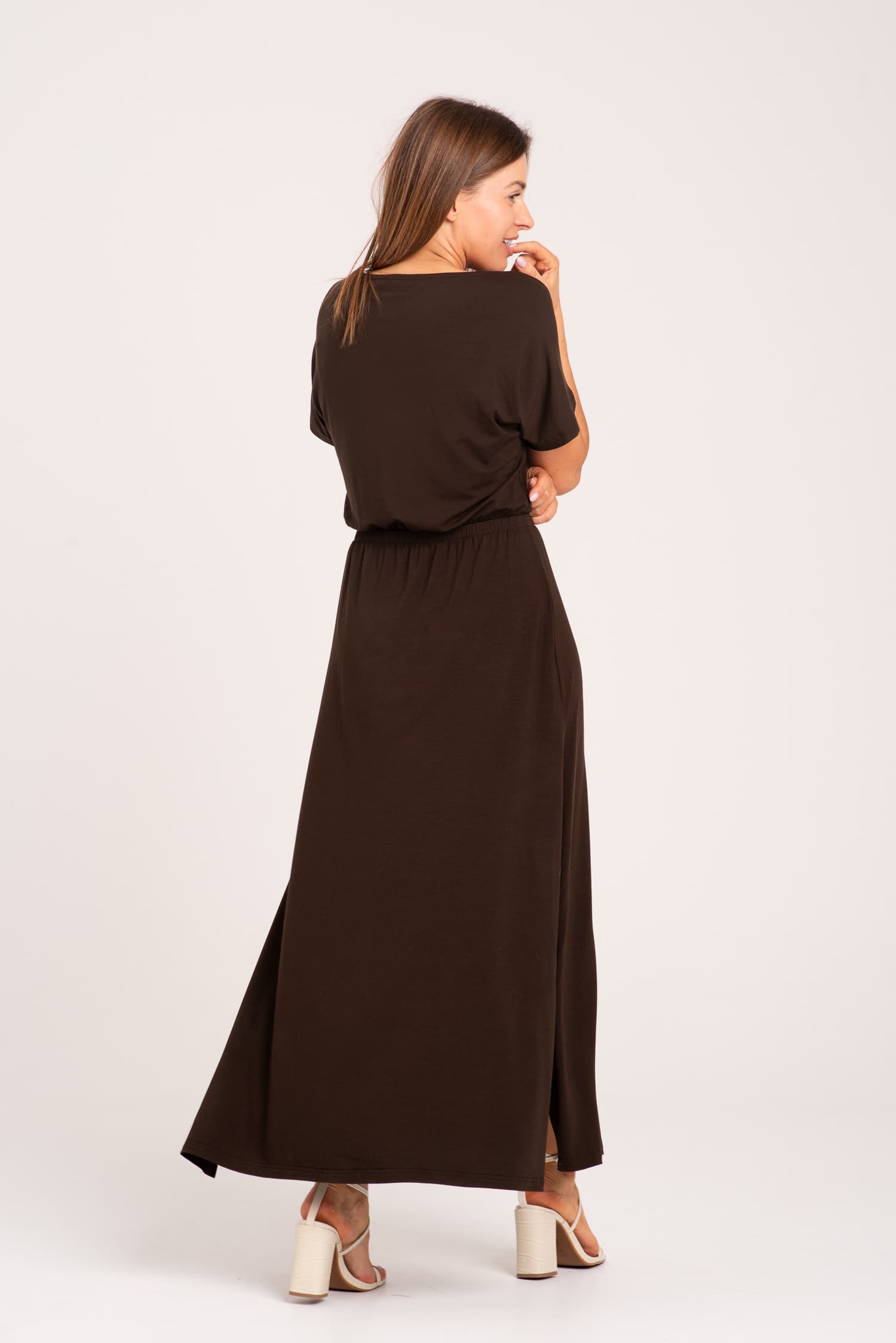 Brązowa długa sukienka z modalu Collet - zdjęcie 6