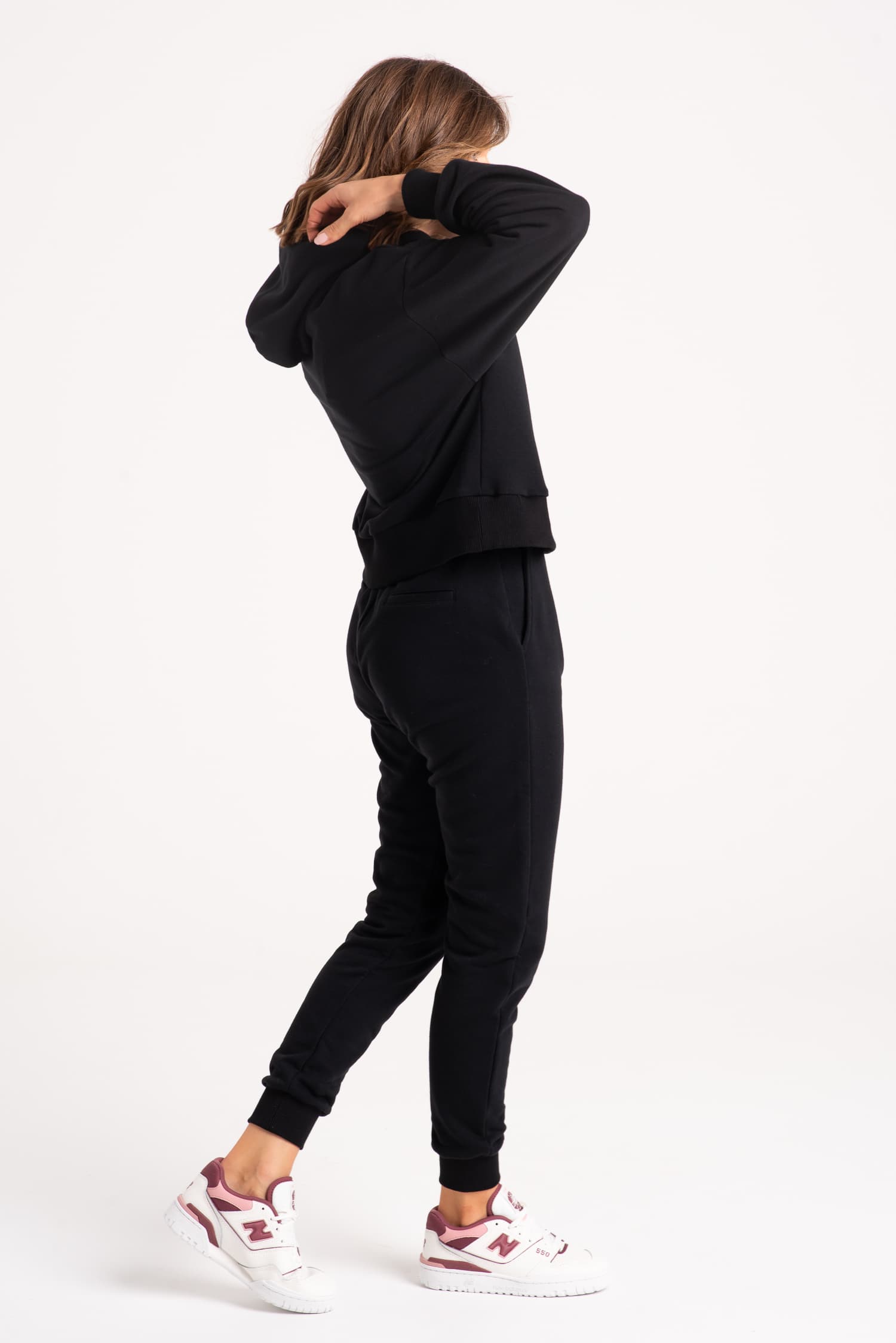 Komplet: czarne spodnie dresowe z wysokim stanem + bluza z kapturem - zdjęcie 6