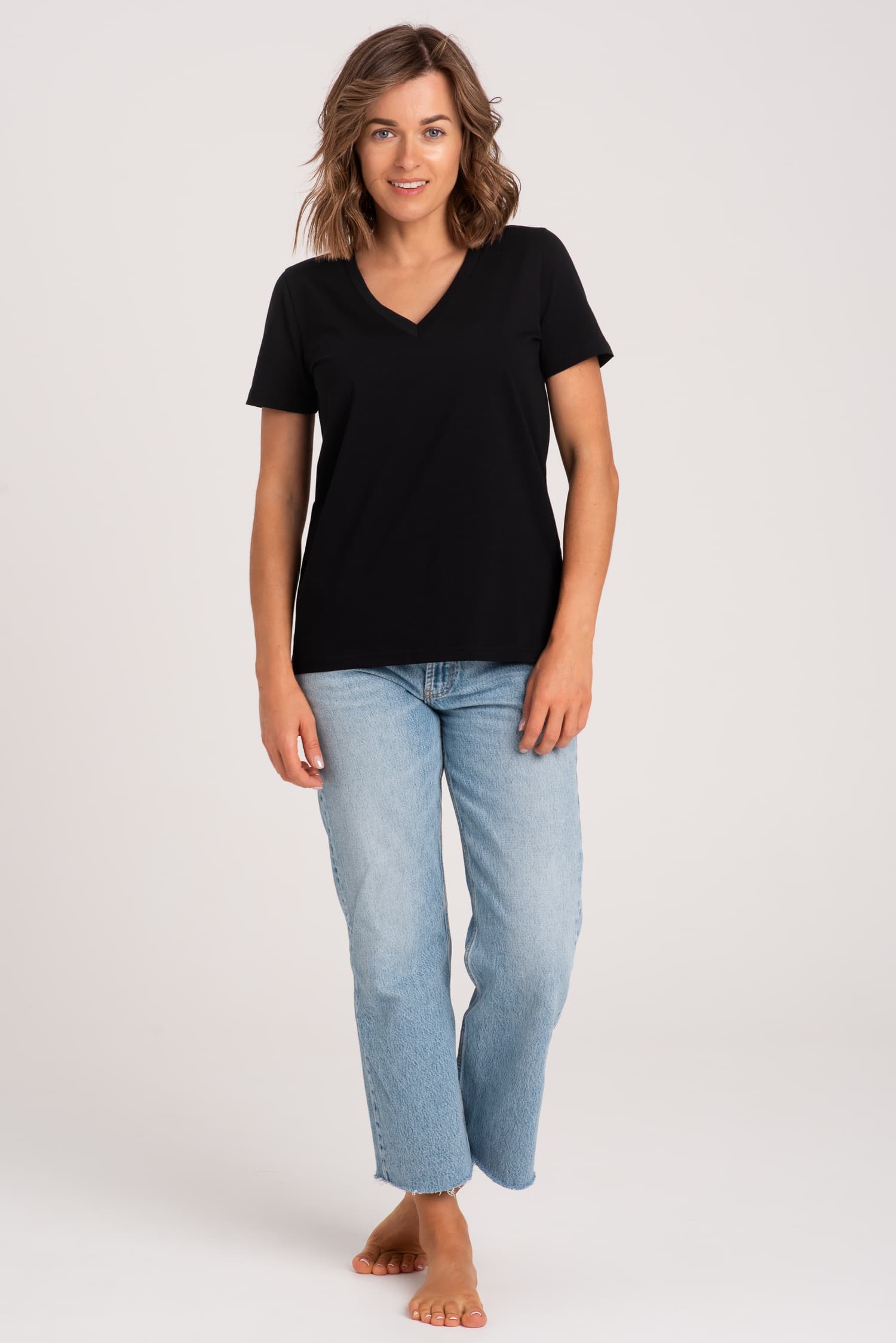 T-shirt BASIC V Czarny - zdjęcie 2