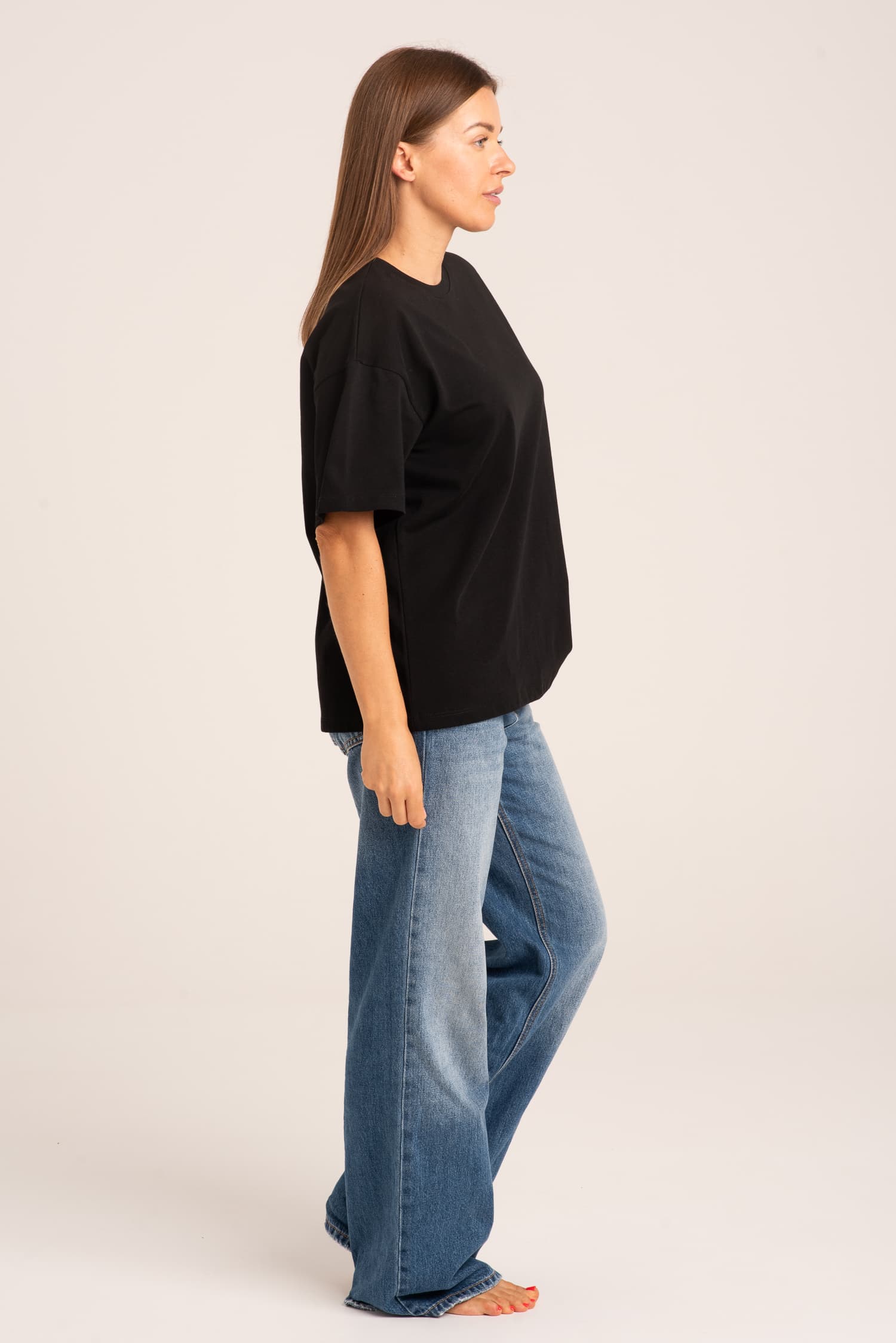 Czarny t-shirt damski z grubej bawełny Ina - zdjęcie 3