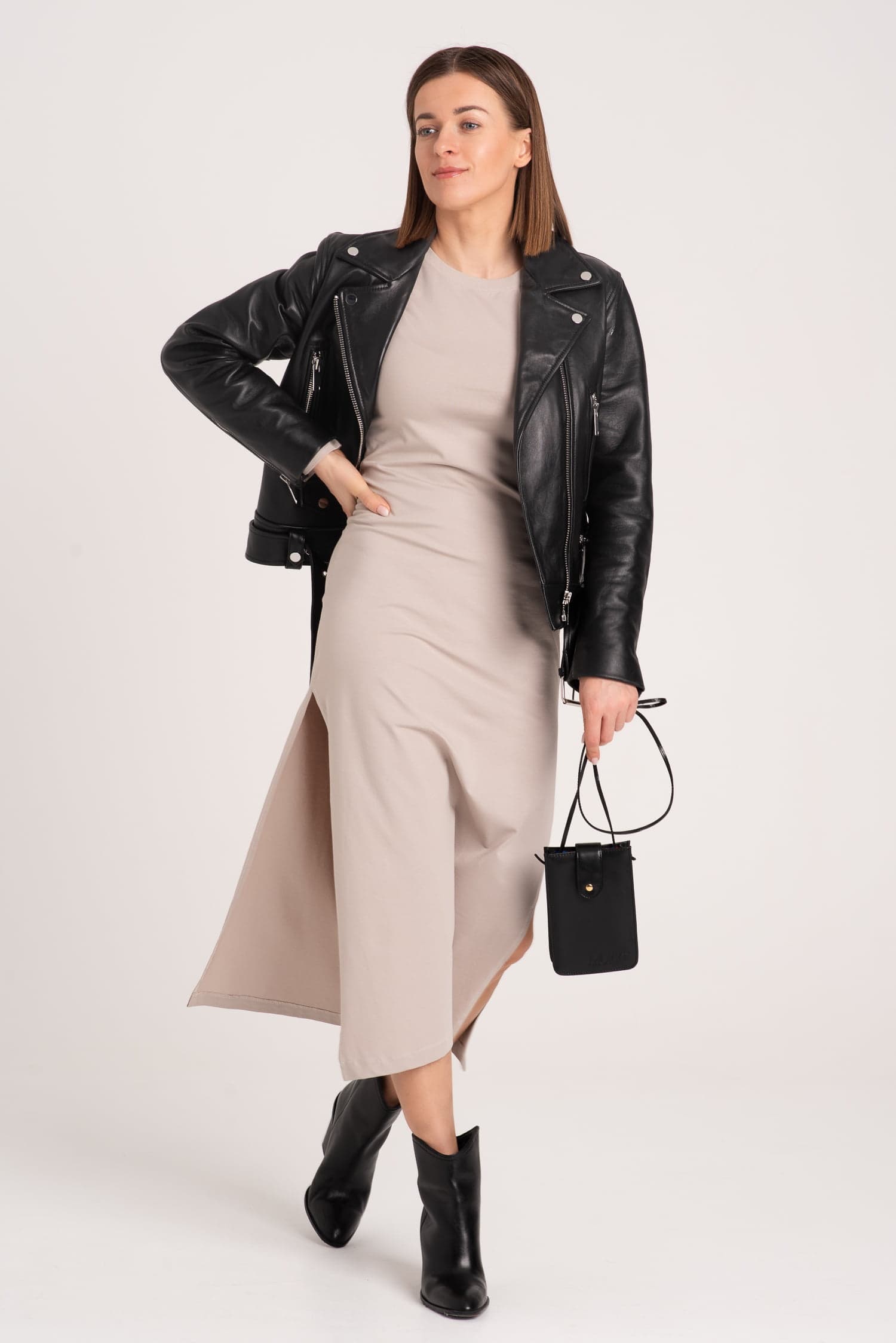 Długa sukienka t-shirtowa z rozcięciem AVERY - zdjęcie 9