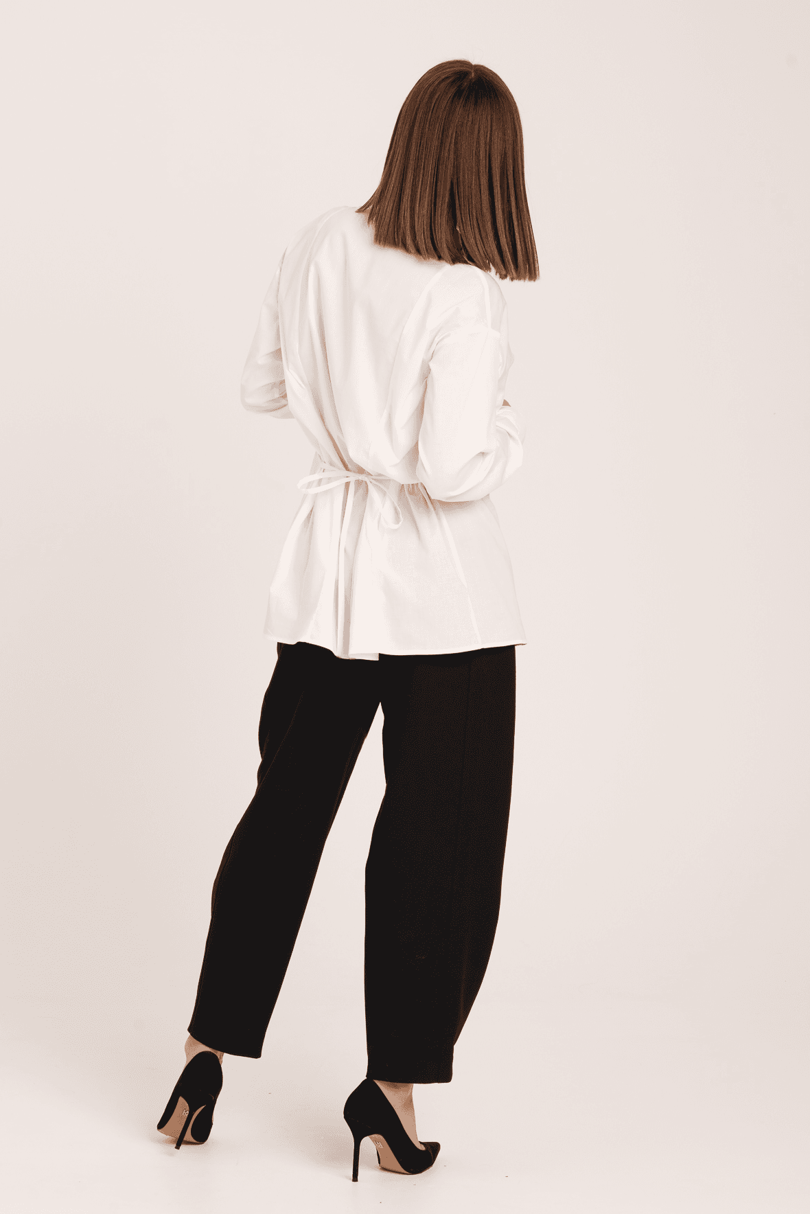 Biała koszula bawełniana z wiązaniem Charlotte - zdjęcie 6