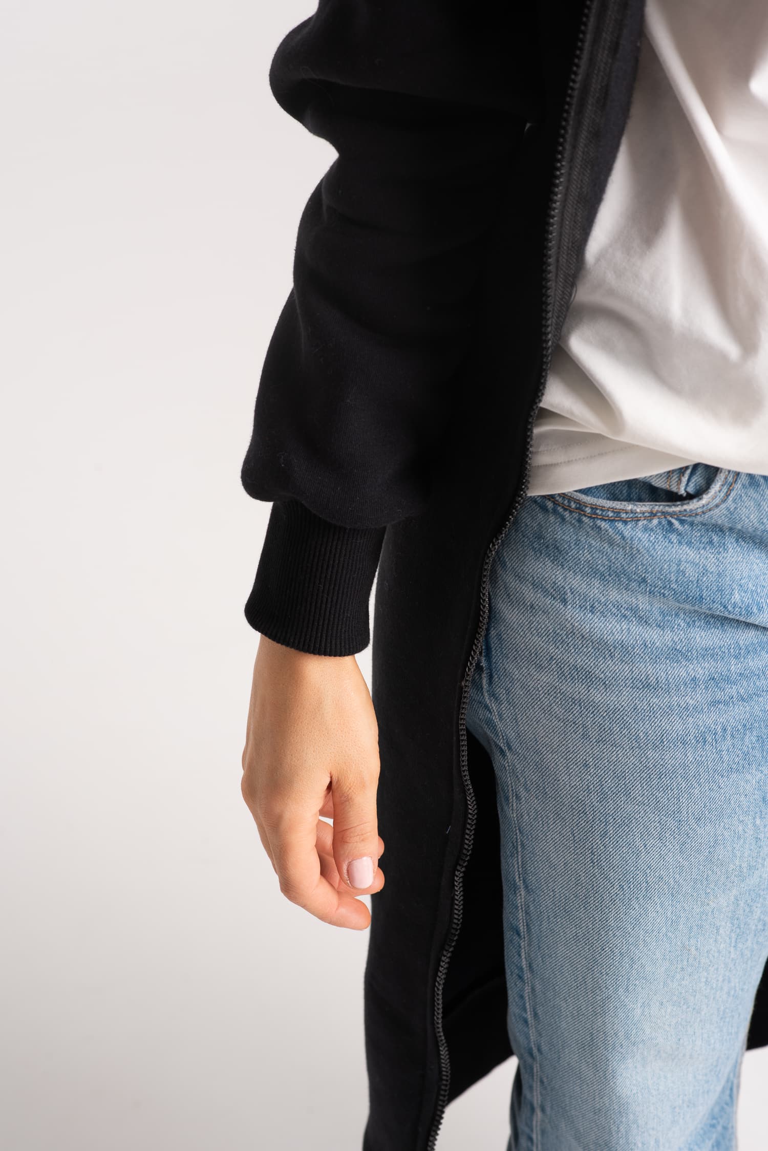 Czarna zasuwana bluza DŁUGA HISTORIA - zdjęcie 5