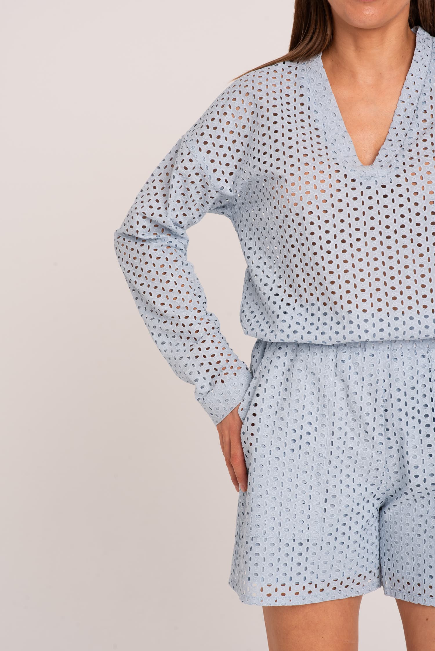 Błękitne ażurowe spodenki Lucy - zdjęcie 5