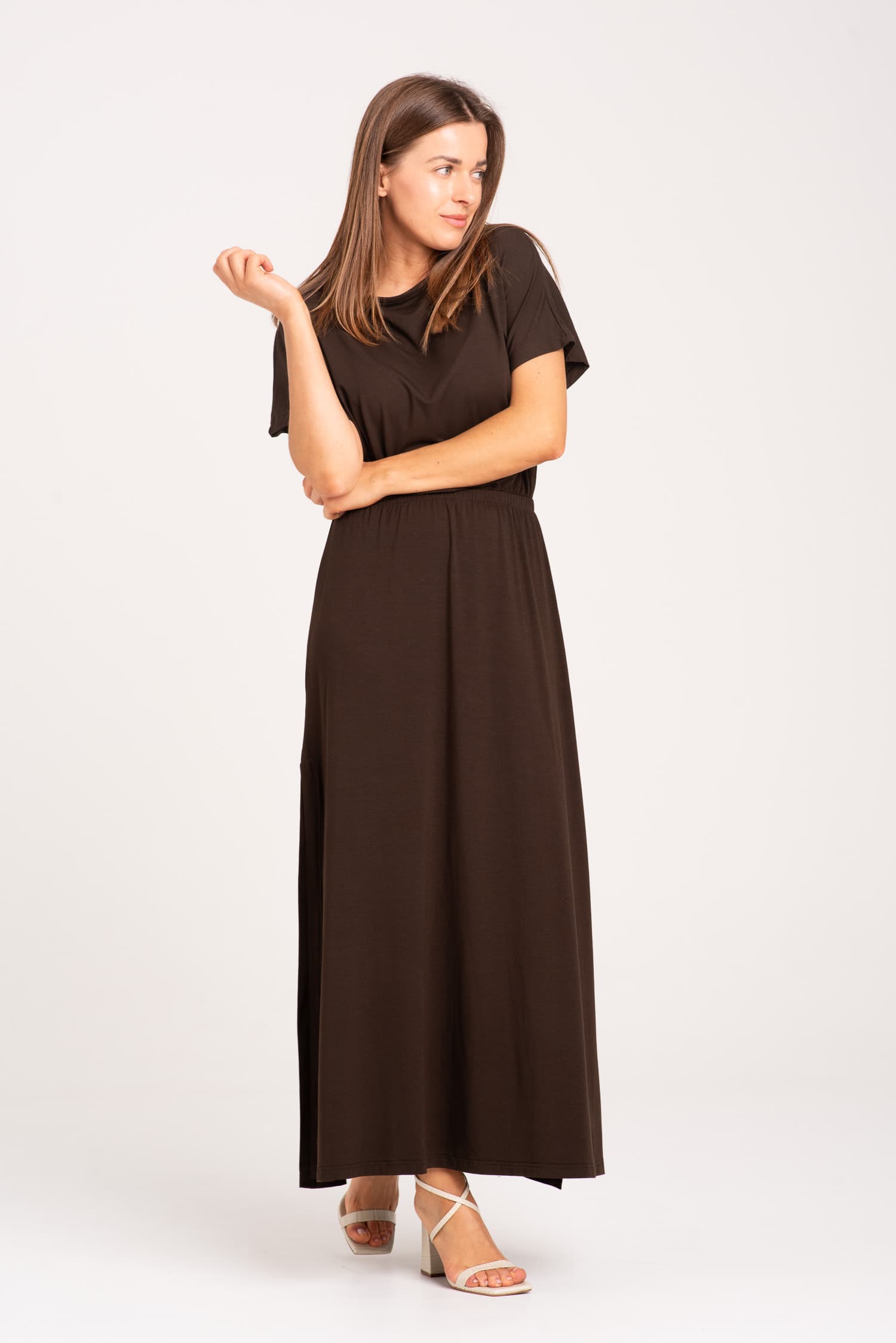 Brązowa długa sukienka z modalu Collet - zdjęcie 3