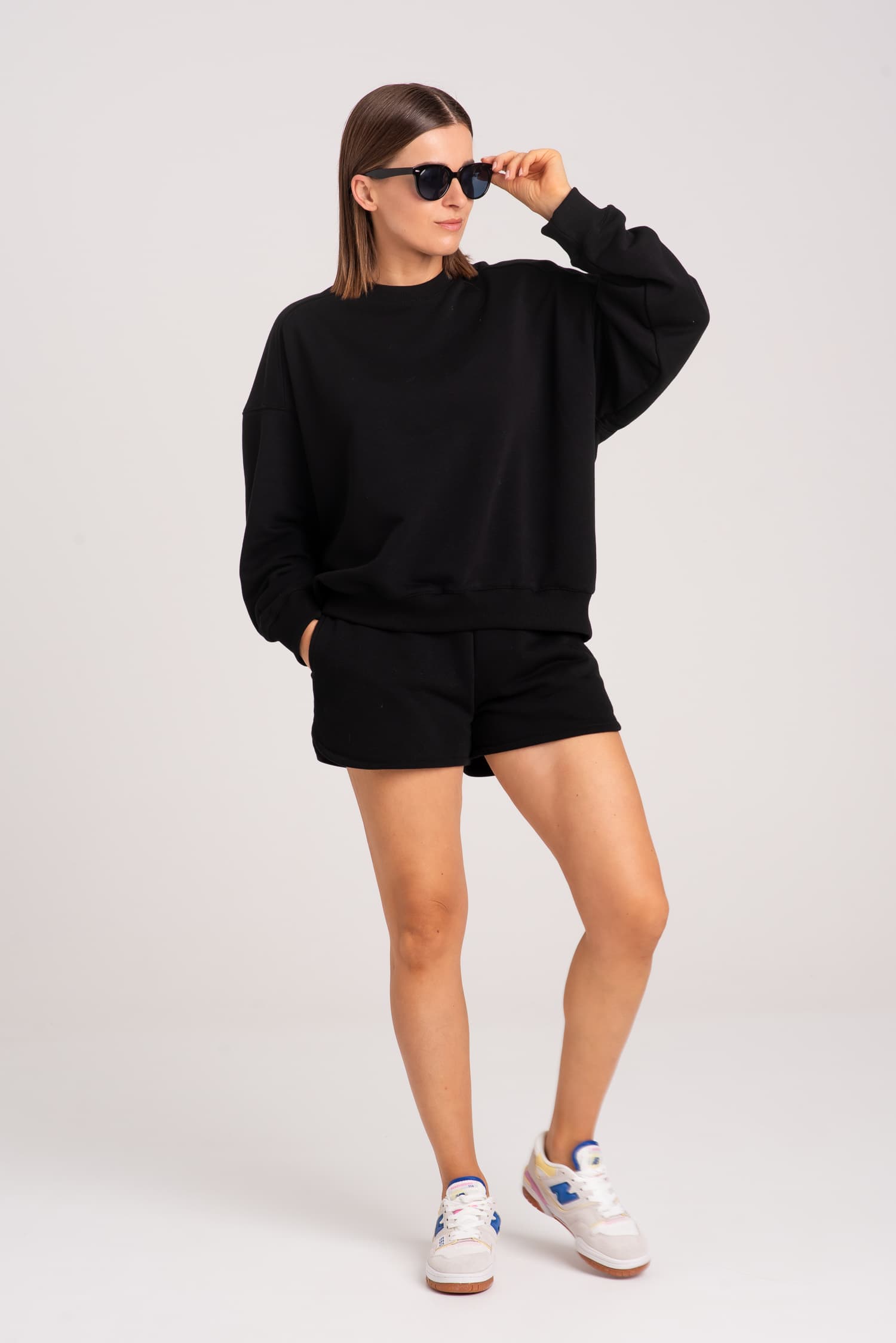 Czarna bluza oversize NORA - zdjęcie 4