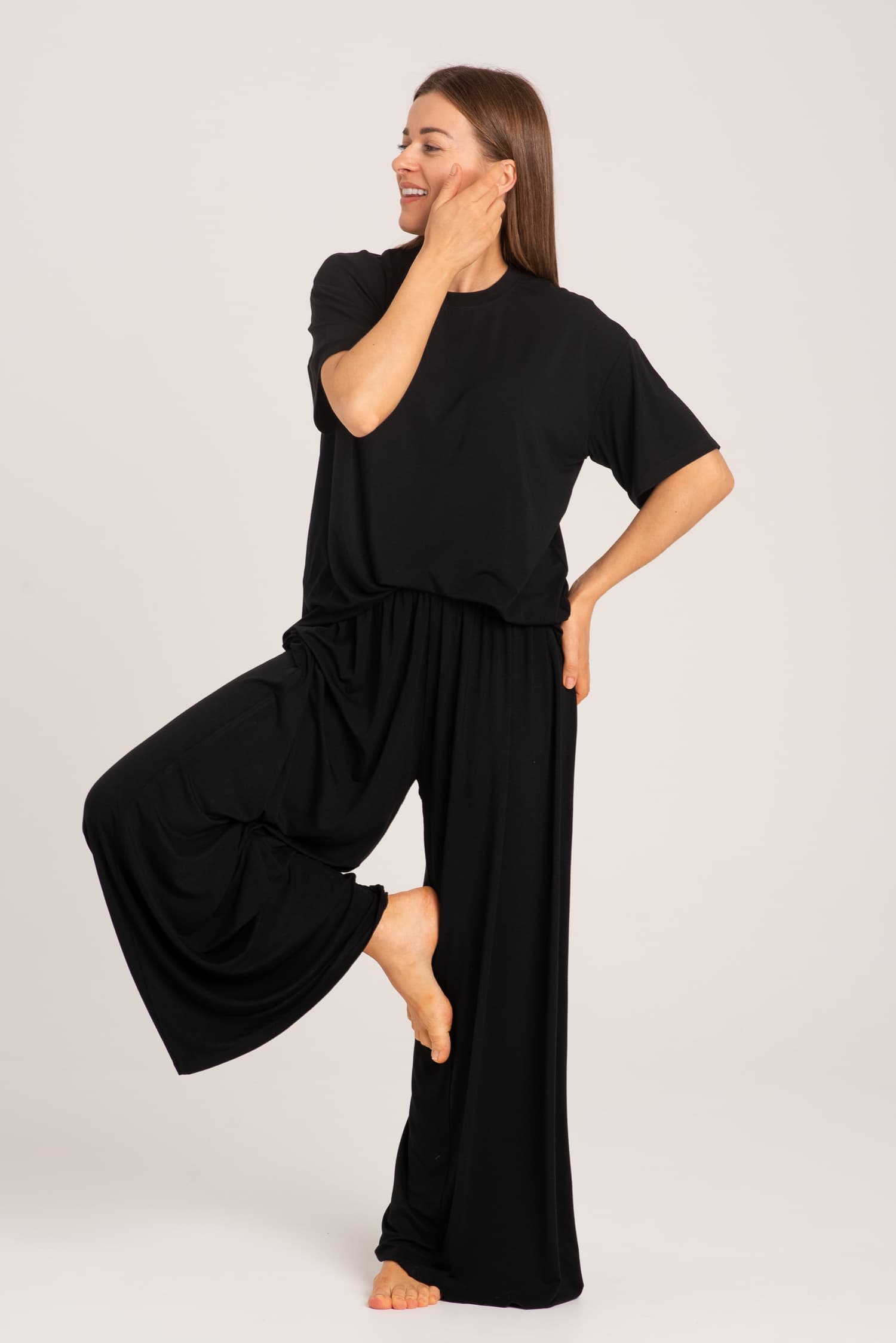 Czarne luźne spodnie bambusowe Nina - zdjęcie 6