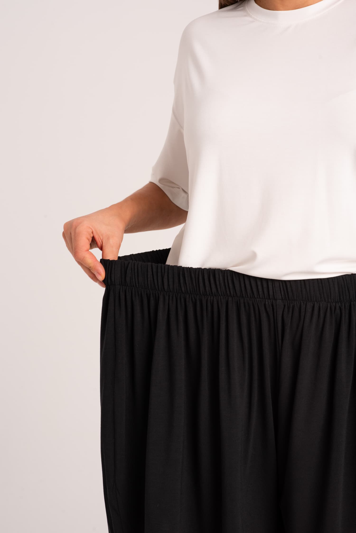 Czarne spodenki bambusowe Nina - zdjęcie 5