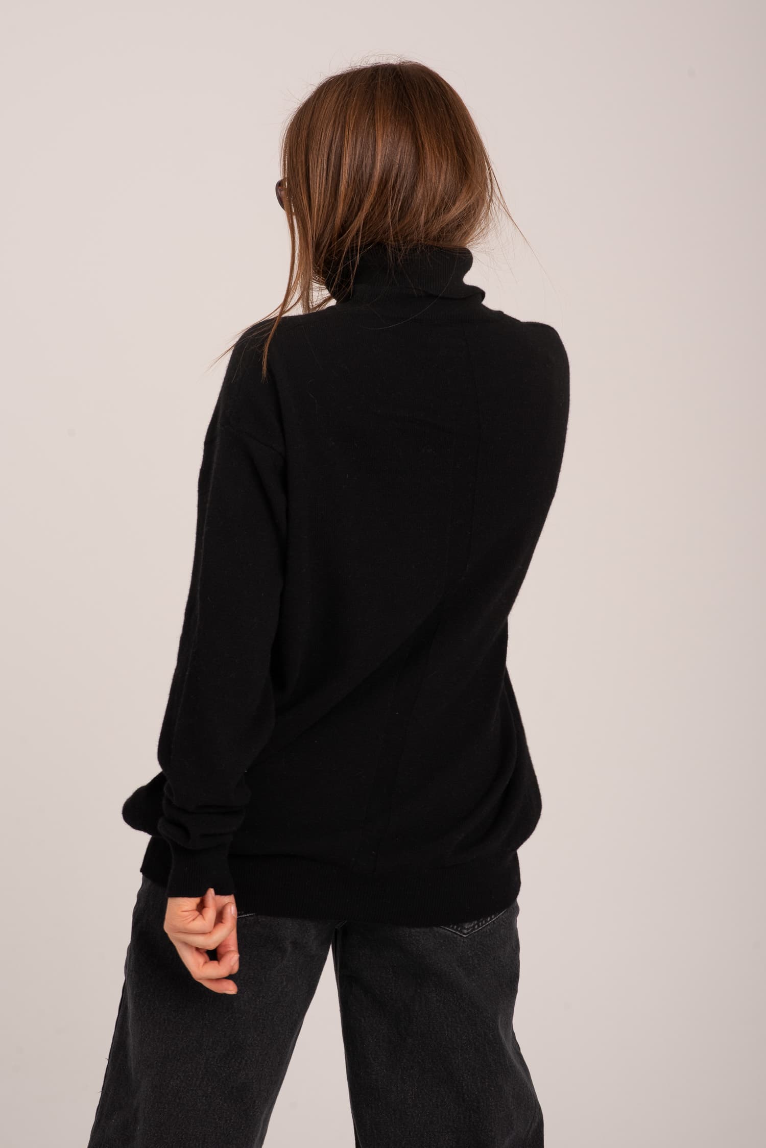 Czarny klasyczny golf damski Monica - widok 2