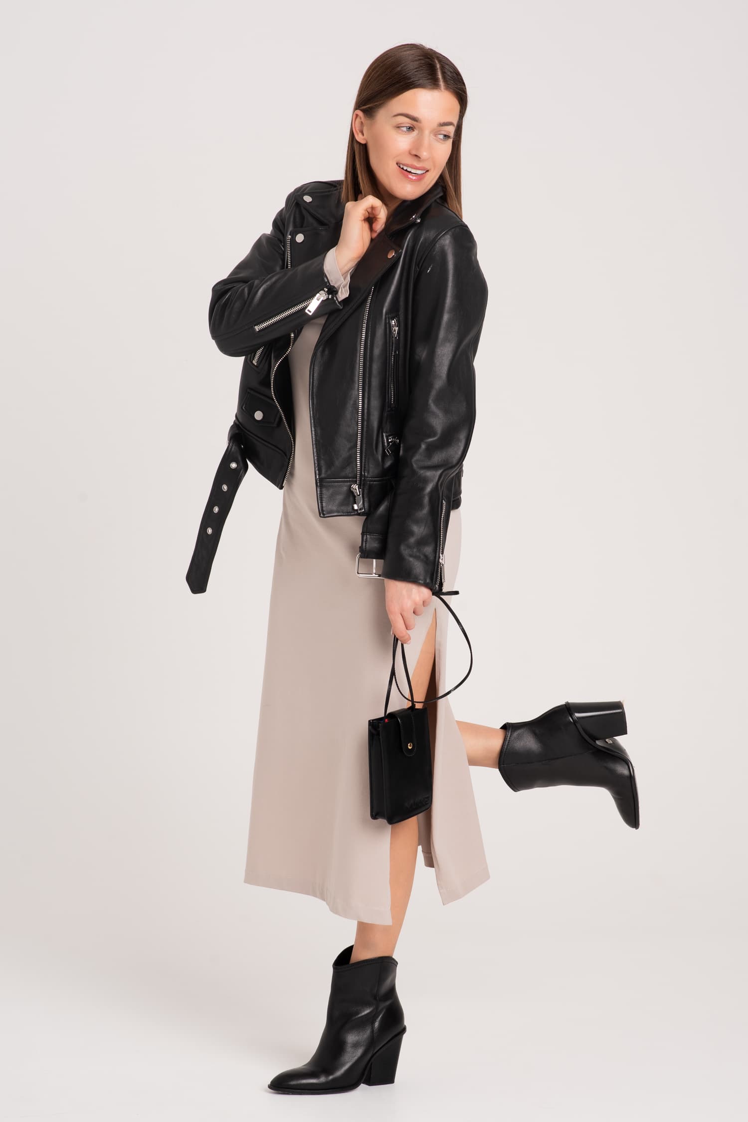 Długa sukienka t-shirtowa z rozcięciem AVERY - zdjęcie 10