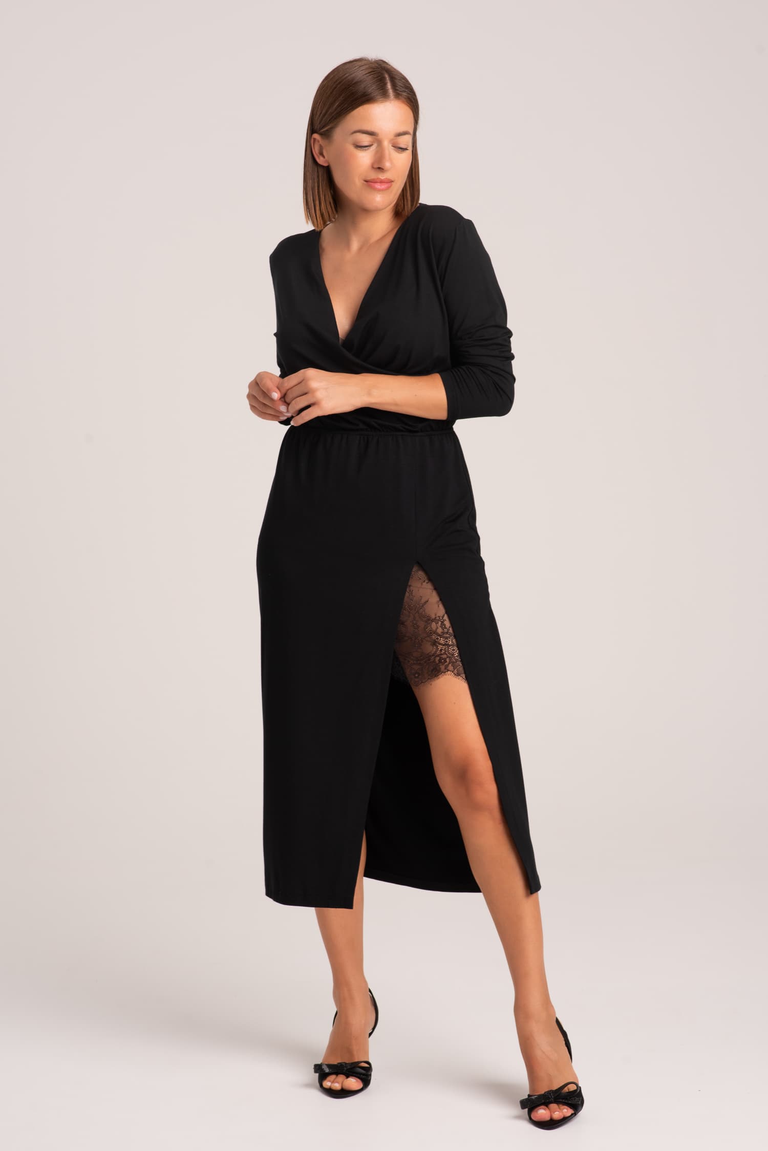 Czarna sukienka z koronką Charlie - zdjęcie 5