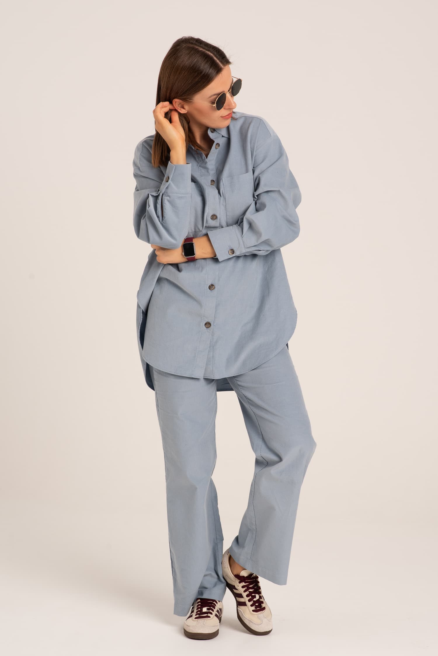 Błękitne spodnie sztruksowe z wysokim stanem Therese - widok 2