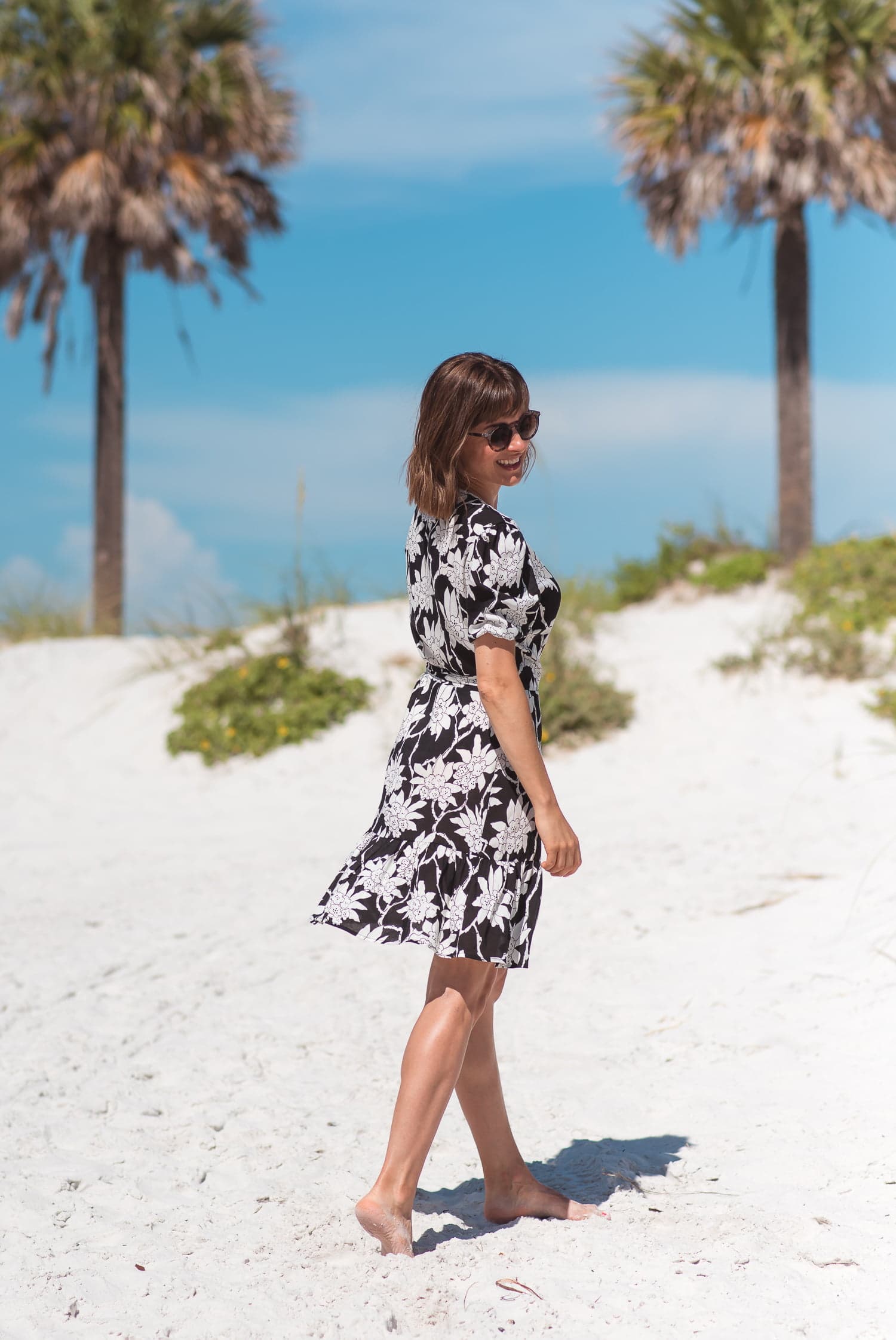 Sukienka kopertowa LOVE lato – black and white - zdjęcie 5