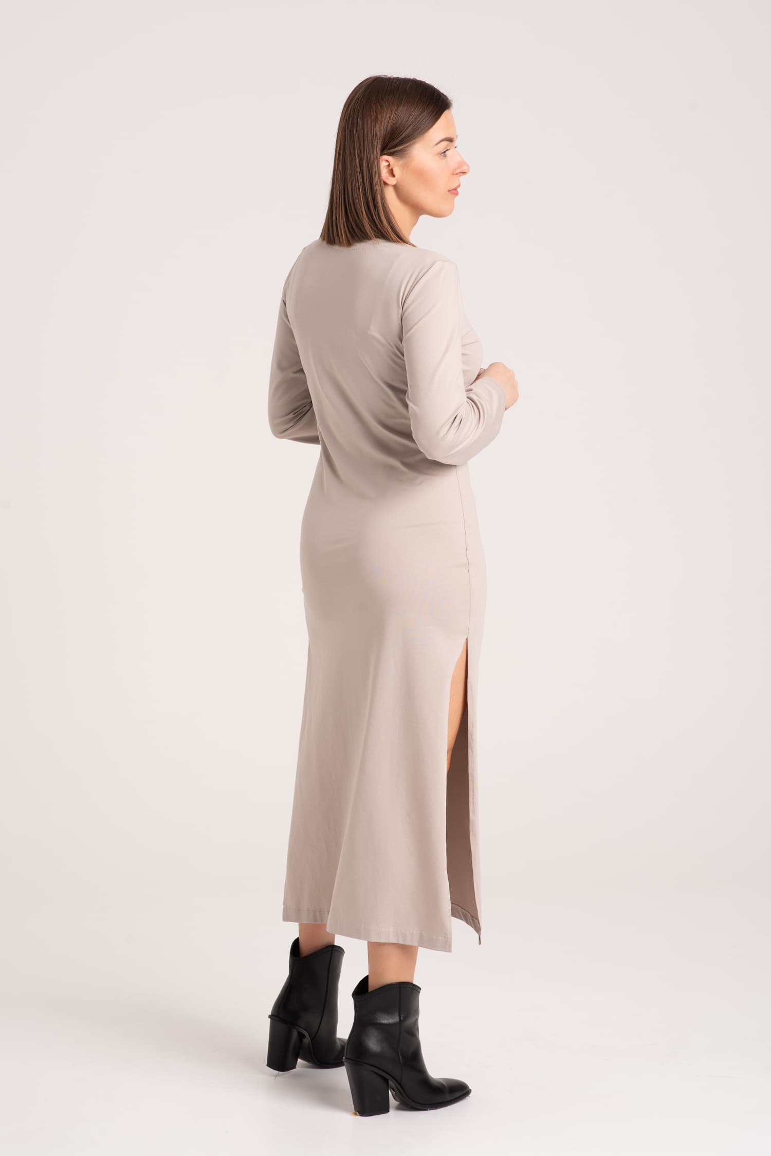 Długa sukienka t-shirtowa z rozcięciem AVERY - zdjęcie 4