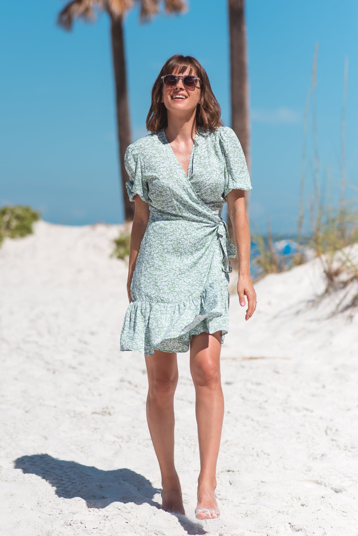 Sukienka kopertowa LOVE lato – kwiaty na zielonym - zdjęcie 9